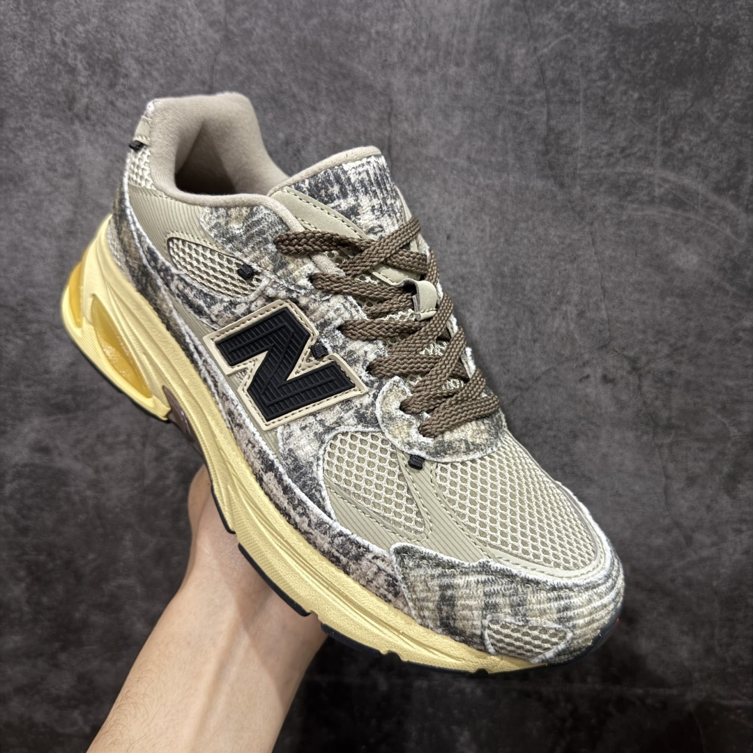 图片[3]-【纯原版】New Balance M2010系列 新百伦 复古老爹风网布跑步休闲运动鞋 新百伦经典配色 沿袭了面世之初的经典科技 以ENCAP中底配以升级版 N-ERGY缓震物料 鞋面则采用特色的柔软麂皮搭以NewBalance经典的尼龙网布 低调中还原跑鞋本真 更年轻化的设计理念与材质 让新世代青年得以用全新视角体验经典鞋款的传奇魅力 货号：U2010JG1 尺码：36 37 37.5 38 38.5 39.5 40 40.5 41.5 42 42.5 43 44 45 46-选品中心