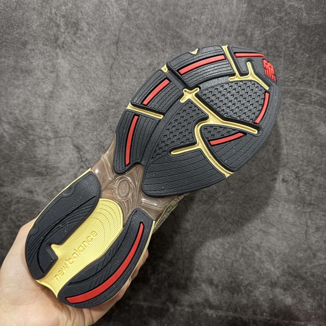 图片[9]-【纯原版】New Balance M2010系列 新百伦 复古老爹风网布跑步休闲运动鞋 新百伦经典配色 沿袭了面世之初的经典科技 以ENCAP中底配以升级版 N-ERGY缓震物料 鞋面则采用特色的柔软麂皮搭以NewBalance经典的尼龙网布 低调中还原跑鞋本真 更年轻化的设计理念与材质 让新世代青年得以用全新视角体验经典鞋款的传奇魅力 货号：U2010JG1 尺码：36 37 37.5 38 38.5 39.5 40 40.5 41.5 42 42.5 43 44 45 46-选品中心