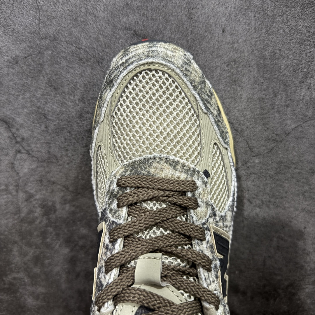 图片[5]-【纯原版】New Balance M2010系列 新百伦 复古老爹风网布跑步休闲运动鞋 新百伦经典配色 沿袭了面世之初的经典科技 以ENCAP中底配以升级版 N-ERGY缓震物料 鞋面则采用特色的柔软麂皮搭以NewBalance经典的尼龙网布 低调中还原跑鞋本真 更年轻化的设计理念与材质 让新世代青年得以用全新视角体验经典鞋款的传奇魅力 货号：U2010JG1 尺码：36 37 37.5 38 38.5 39.5 40 40.5 41.5 42 42.5 43 44 45 46-选品中心