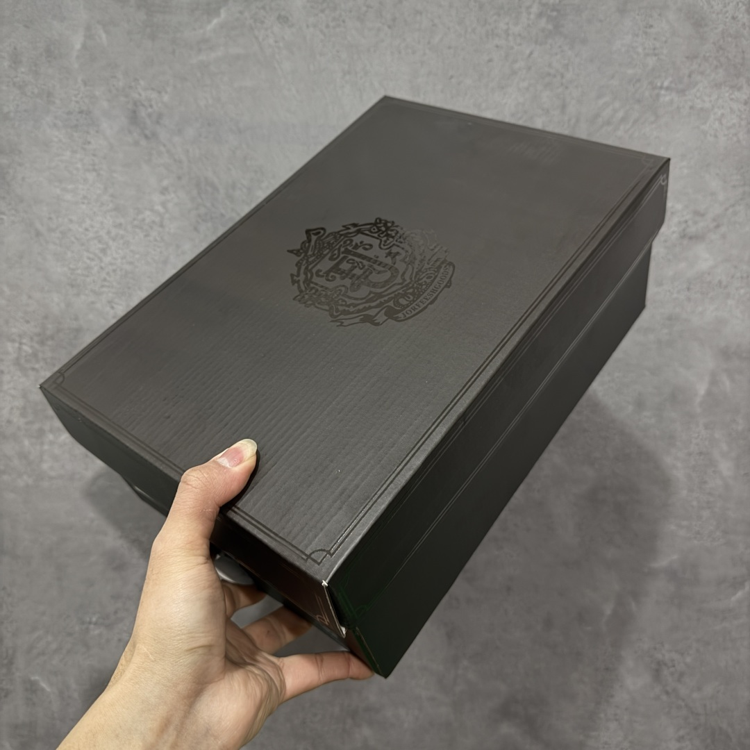 图片[7]-【纯原版】New Balance M2010系列 新百伦 复古老爹风网布跑步休闲运动鞋 新百伦经典配色 沿袭了面世之初的经典科技 以ENCAP中底配以升级版 N-ERGY缓震物料 鞋面则采用特色的柔软麂皮搭以NewBalance经典的尼龙网布 低调中还原跑鞋本真 更年轻化的设计理念与材质 让新世代青年得以用全新视角体验经典鞋款的传奇魅力 货号：U2010JG1 尺码：36 37 37.5 38 38.5 39.5 40 40.5 41.5 42 42.5 43 44 45 46-选品中心