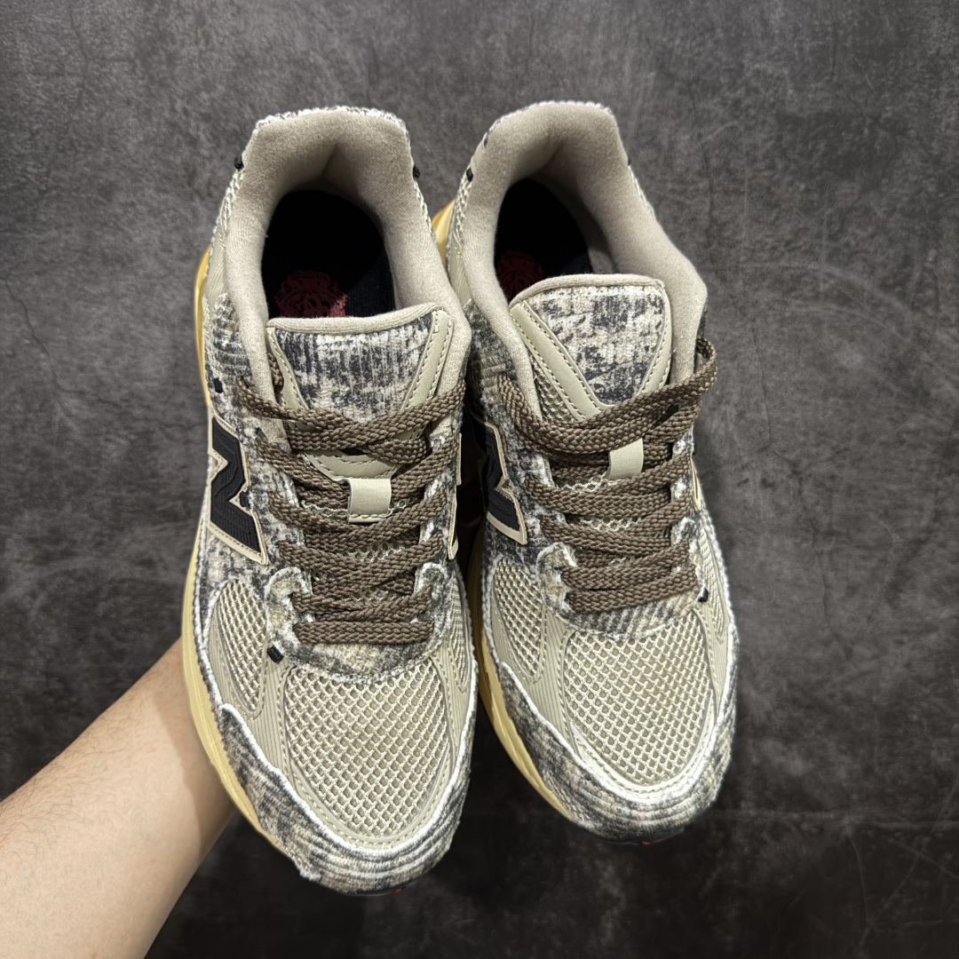 图片[2]-【纯原版】New Balance M2010系列 新百伦 复古老爹风网布跑步休闲运动鞋 新百伦经典配色 沿袭了面世之初的经典科技 以ENCAP中底配以升级版 N-ERGY缓震物料 鞋面则采用特色的柔软麂皮搭以NewBalance经典的尼龙网布 低调中还原跑鞋本真 更年轻化的设计理念与材质 让新世代青年得以用全新视角体验经典鞋款的传奇魅力 货号：U2010JG1 尺码：36 37 37.5 38 38.5 39.5 40 40.5 41.5 42 42.5 43 44 45 46-选品中心