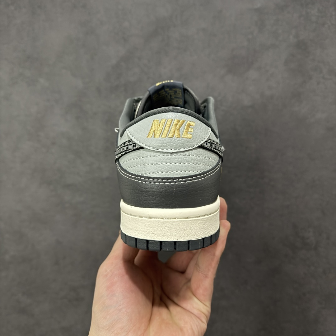 图片[4]-【定制版】Nike SB Dunk Low 马年限定 玄铁骏马 高端定制 低帮休闲滑板鞋  #定制鞋盒 大厂纯原品质出货 超高清洁度 皮料切割干净无任何毛边 细节完美 货号：HG0026-012  尺码：36 36.5 37.5 38 38.5 39 40 40.5 41 42 42.5 43 44 44.5 45-选品中心