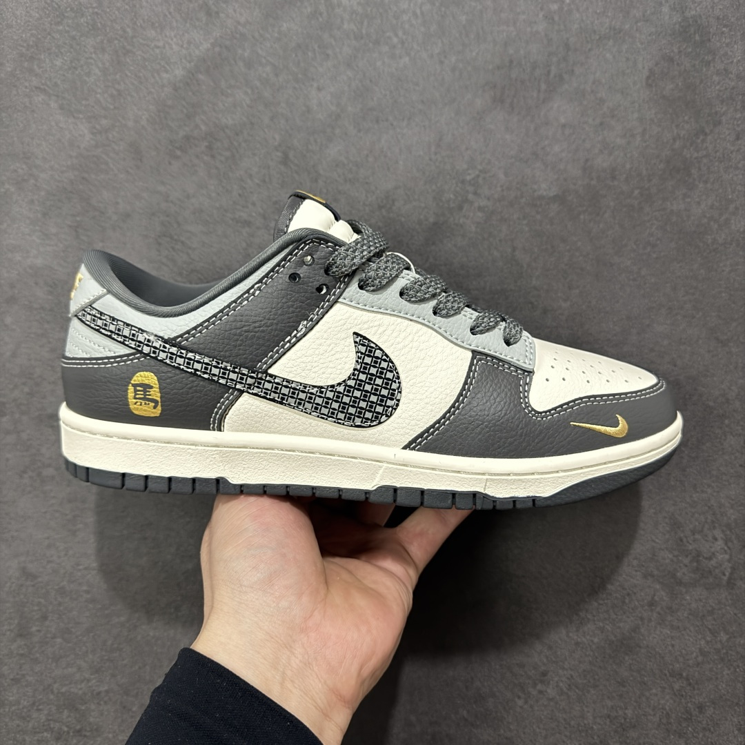 【定制版】Nike SB Dunk Low 马年限定 玄铁骏马 高端定制 低帮休闲滑板鞋 #定制鞋盒 大厂纯原品质出货 超高清洁度 皮料切割干净无任何毛边 细节完美 货号:HG0026-012 尺码:36 36.5 37.5 38 38.5 39 40 40.5 41 42 42.5 43 44 44.5 45-选品中心