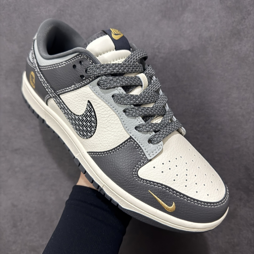 图片[3]-【定制版】Nike SB Dunk Low 马年限定 玄铁骏马 高端定制 低帮休闲滑板鞋  #定制鞋盒 大厂纯原品质出货 超高清洁度 皮料切割干净无任何毛边 细节完美 货号：HG0026-012  尺码：36 36.5 37.5 38 38.5 39 40 40.5 41 42 42.5 43 44 44.5 45-选品中心