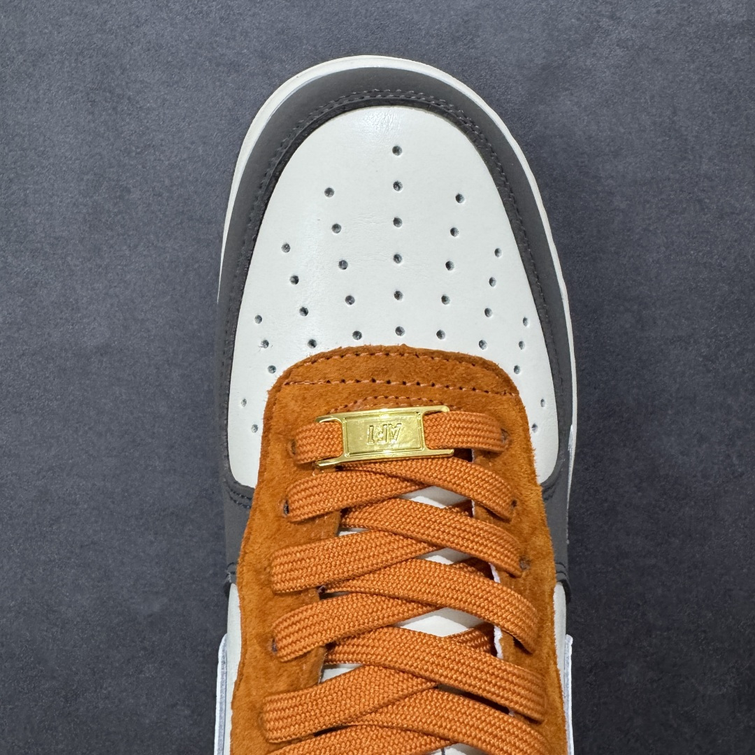图片[8]-【定制版】NIke Air Force 1 \’07 Low “棕灰镭射” 空军一号低帮 运动鞋 休闲鞋 折边针车 工艺难度大 原楦头原纸板 高端定制鞋盒 原厂鞋底 超高清洁度 细节完美 货号：NH0601-530 尺码：36 36.5 37.5 38 38.5 39 40 40.5 41 42 42.5 43 44 44.5 45-选品中心