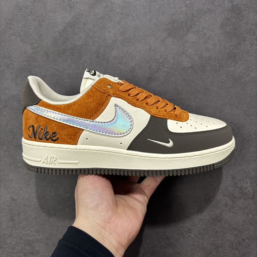 【定制版】NIke Air Force 1 \'07 Low “棕灰镭射” 空军一号低帮 运动鞋 休闲鞋 折边针车 工艺难度大 原楦头原纸板 高端定制鞋盒 原厂鞋底 超高清洁度 细节完美 货号：NH0601-530 尺码：36 36.5 37.5 38 38.5 39 40 40.5 41 42 42.5 43 44 44.5 45-选品中心