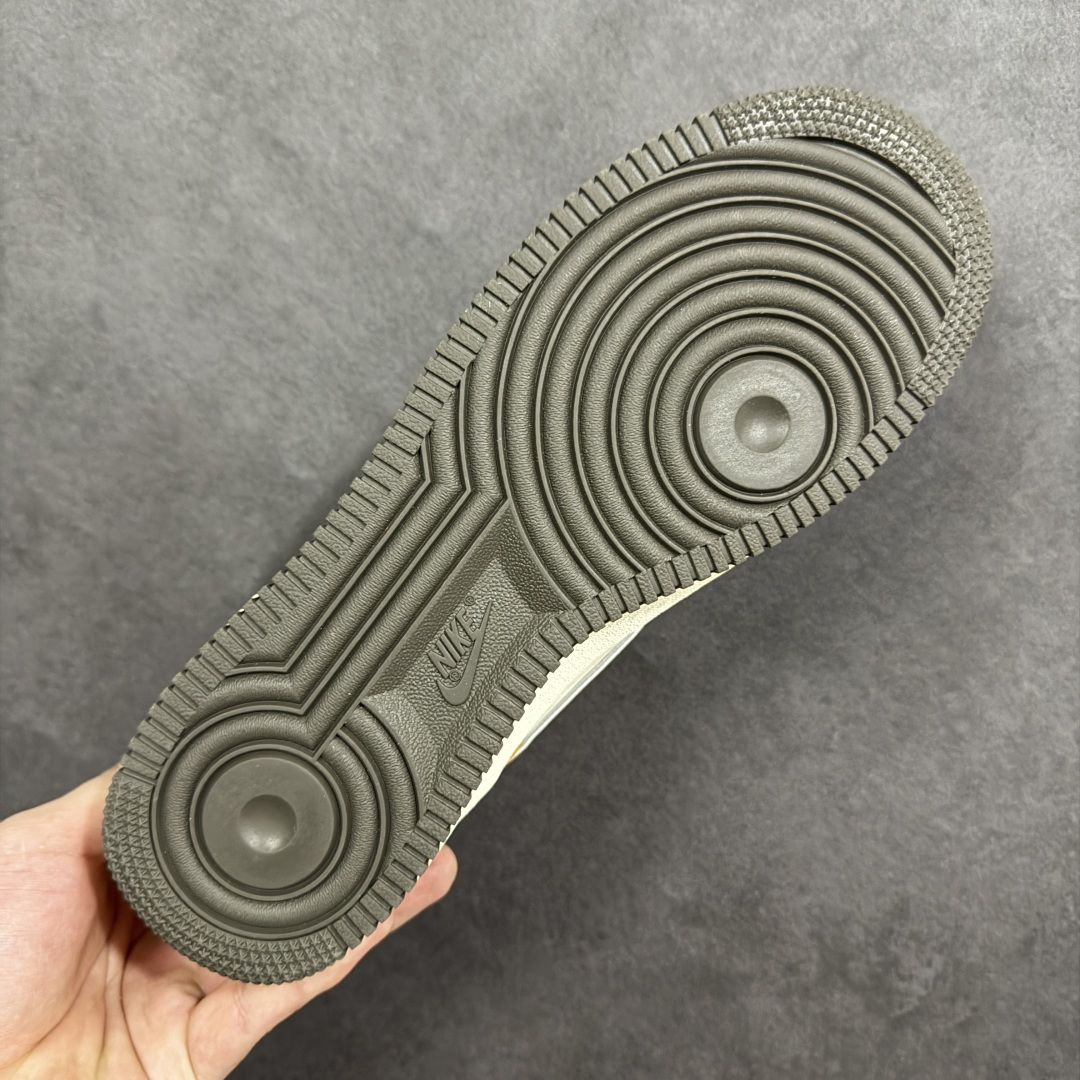 图片[9]-【定制版】NIke Air Force 1 \’07 Low “棕灰镭射” 空军一号低帮 运动鞋 休闲鞋 折边针车 工艺难度大 原楦头原纸板 高端定制鞋盒 原厂鞋底 超高清洁度 细节完美 货号：NH0601-530 尺码：36 36.5 37.5 38 38.5 39 40 40.5 41 42 42.5 43 44 44.5 45-选品中心