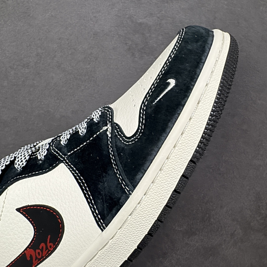 图片[5]-【定制版】Air Jordan 1 Low AJ1 乔1 2026马年限定 高端定制 低帮复古篮球鞋  #定制皮料 原厂3D打印 定制鞋盒 原楦原纸板 纯正空军版型 内置全掌气垫 货号：JJ5908-001  尺码：36 36.5 37.5 38 38.5 39 40 40.5 41 42 42.5 43 44 44.5 45-选品中心