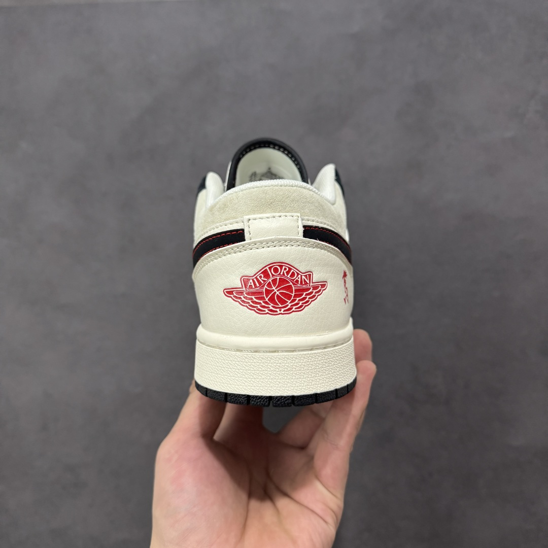 图片[4]-【定制版】Air Jordan 1 Low AJ1 乔1 2026马年限定 高端定制 低帮复古篮球鞋  #定制皮料 原厂3D打印 定制鞋盒 原楦原纸板 纯正空军版型 内置全掌气垫 货号：JJ5908-001  尺码：36 36.5 37.5 38 38.5 39 40 40.5 41 42 42.5 43 44 44.5 45-选品中心