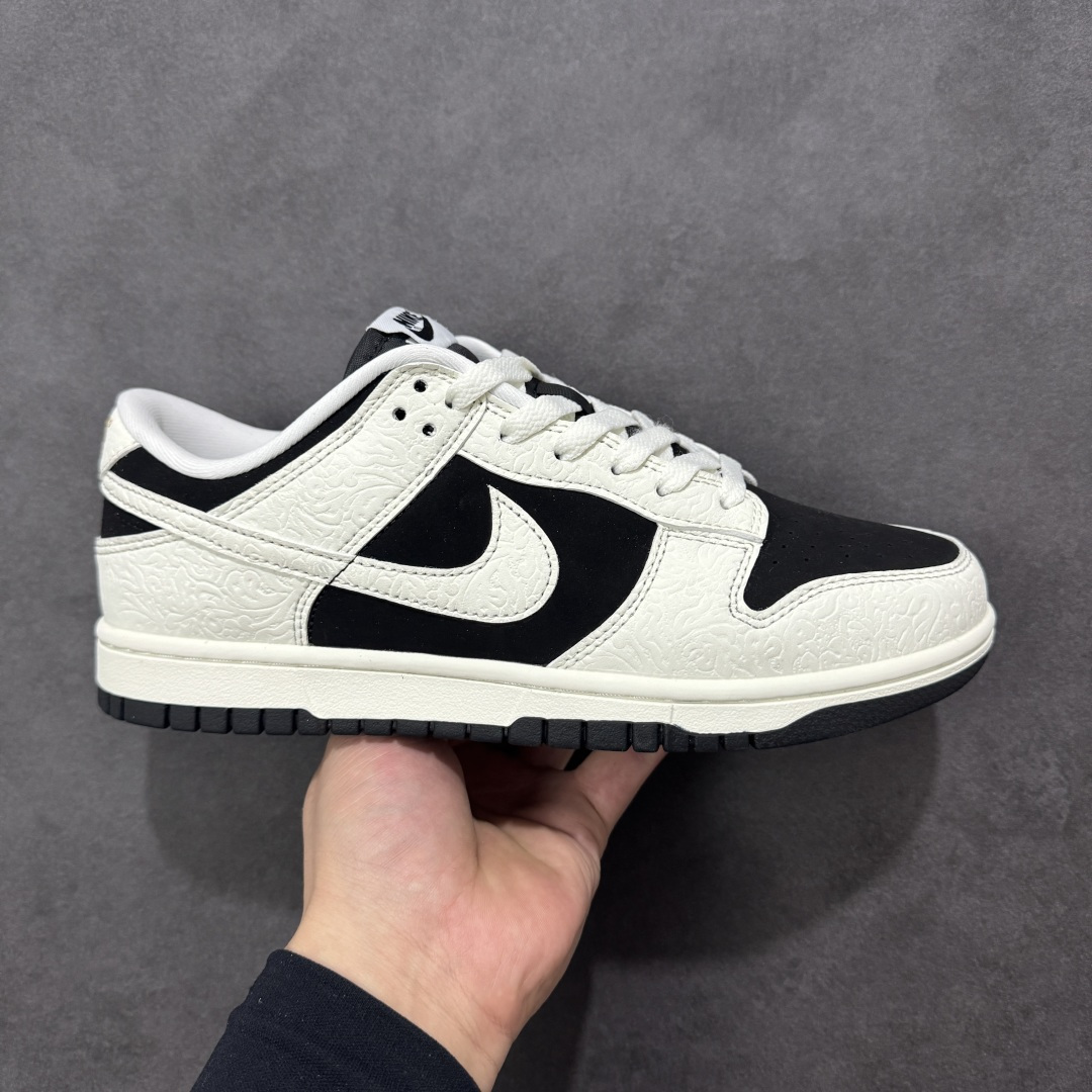 【纯原YC版】Nike Dunk Embossed Baroque 黑白 此款以简约大方的造型设计，给人以随性休闲的时尚格调，穿着舒适轻便，运动灵活自如，满足日常个性穿搭。 货号： IF3944-001 尺码： 35.5 36 36.5 37.5 38 38.5 39 40 40.5 41 42 42.5 43 44-选品中心
