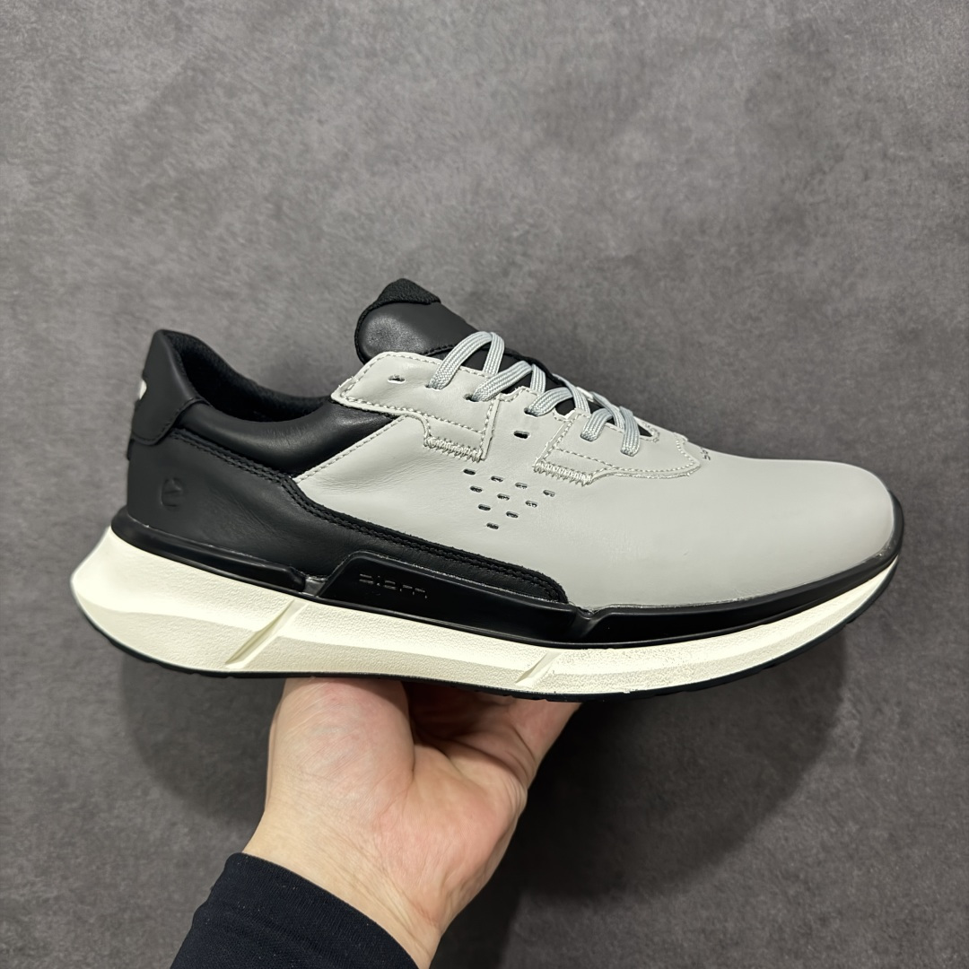 【公司级】Ecco 爱步健步BIOMC 25周年新款百搭跑步健身鞋   #鞋面采用迪尼玛牛皮，轻盈柔韧耐磨，提供抗撕裂性能 自然律动科技，符合人体工学鞋楦，贴近足部形态 穿着更舒适 直接注塑工艺连接鞋面与鞋底，一体成型，合脚稳固 橡胶外底适应多种地形，抓地耐磨，稳定支撑 完美平衡颜值与性能，拓展穿搭可能性 都市探索 步履悠然  货号：875825 尺码：39 40 41 42 43 44-选品中心
