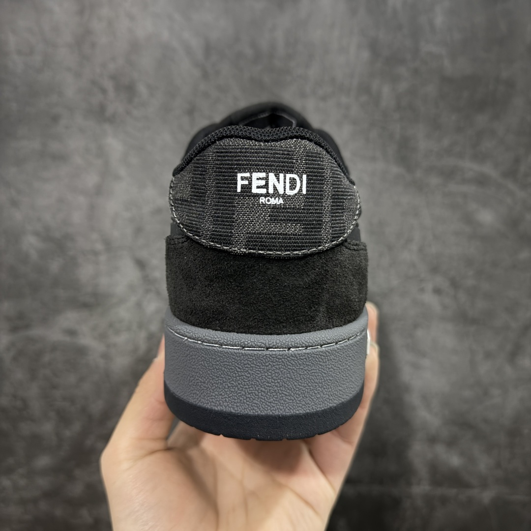 图片[4]-【YS纯原】广奢高端货 FENDI芬迪 Match 绒面皮革 压纹系带 男女同款 黑白红底经典款 ✦ 官方同源渠道 · 原装订单 ✦ 专柜全套包装＋原装配件齐全 ✦ 鞋底内置核心防伪芯片 · 可感应 ✦ FENDI Match 最新爆款情侣款板鞋 ✦ 高工艺无缝细空胶技术 ✦ 贴楦误差仅 0.05mm ✦ 固特异内外锁死工艺 ✦ 最大弯折也不开胶 · 环保无异味 ✦ 麂皮＋胶片拼接鞋面，质感更高级 ✦ Logo内里使用毛巾绒MX，脚感细腻温柔 尺码：35-45-选品中心