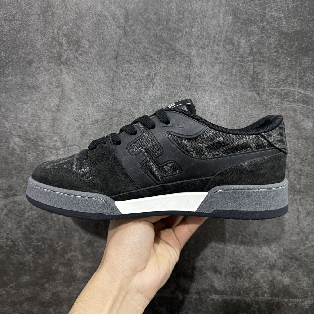 图片[2]-【YS纯原】广奢高端货 FENDI芬迪 Match 绒面皮革 压纹系带 男女同款 黑白红底经典款 ✦ 官方同源渠道 · 原装订单 ✦ 专柜全套包装＋原装配件齐全 ✦ 鞋底内置核心防伪芯片 · 可感应 ✦ FENDI Match 最新爆款情侣款板鞋 ✦ 高工艺无缝细空胶技术 ✦ 贴楦误差仅 0.05mm ✦ 固特异内外锁死工艺 ✦ 最大弯折也不开胶 · 环保无异味 ✦ 麂皮＋胶片拼接鞋面，质感更高级 ✦ Logo内里使用毛巾绒MX，脚感细腻温柔 尺码：35-45-选品中心