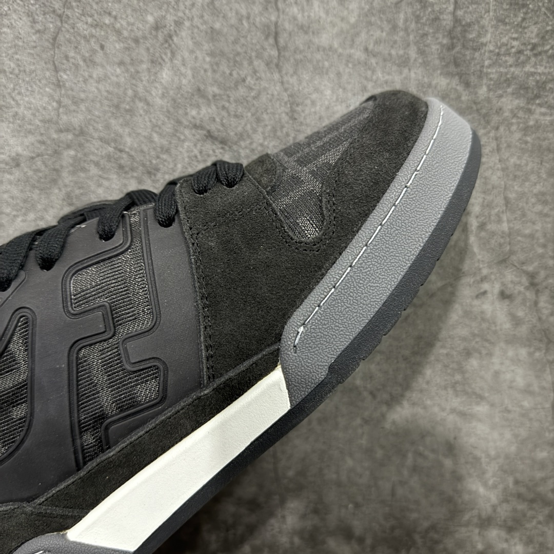 图片[6]-【YS纯原】广奢高端货 FENDI芬迪 Match 绒面皮革 压纹系带 男女同款 黑白红底经典款 ✦ 官方同源渠道 · 原装订单 ✦ 专柜全套包装＋原装配件齐全 ✦ 鞋底内置核心防伪芯片 · 可感应 ✦ FENDI Match 最新爆款情侣款板鞋 ✦ 高工艺无缝细空胶技术 ✦ 贴楦误差仅 0.05mm ✦ 固特异内外锁死工艺 ✦ 最大弯折也不开胶 · 环保无异味 ✦ 麂皮＋胶片拼接鞋面，质感更高级 ✦ Logo内里使用毛巾绒MX，脚感细腻温柔 尺码：35-45-选品中心