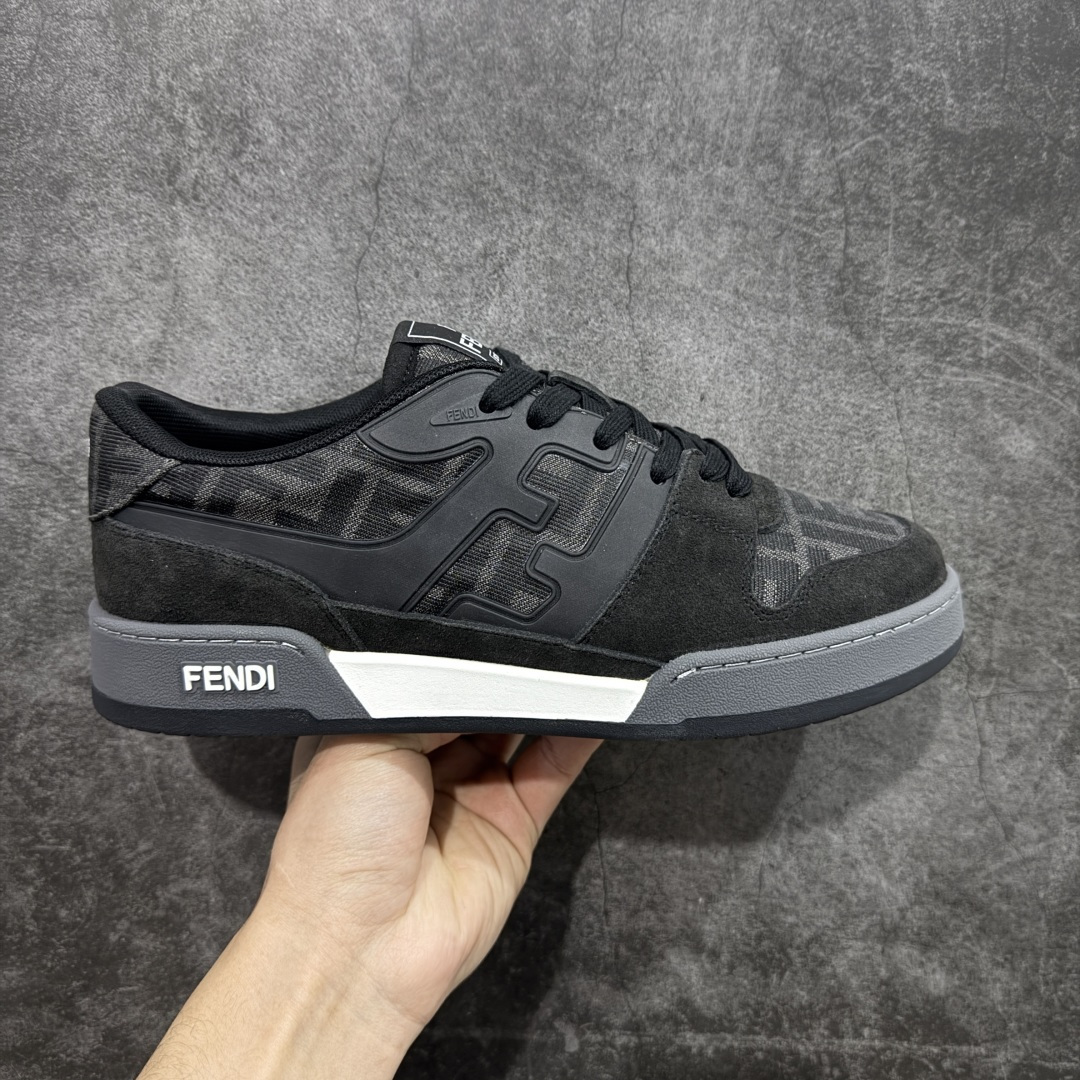 【YS纯原】广奢高端货 FENDI芬迪 Match 绒面皮革 压纹系带 男女同款 黑白红底经典款 ✦ 官方同源渠道 · 原装订单 ✦ 专柜全套包装+原装配件齐全 ✦ 鞋底内置核心防伪芯片 · 可感应 ✦ FENDI Match 最新爆款情侣款板鞋 ✦ 高工艺无缝细空胶技术 ✦ 贴楦误差仅 0.05mm ✦ 固特异内外锁死工艺 ✦ 最大弯折也不开胶 · 环保无异味 ✦ 麂皮+胶片拼接鞋面,质感更高级 ✦ Logo内里使用毛巾绒MX,脚感细腻温柔 尺码:35-45-选品中心