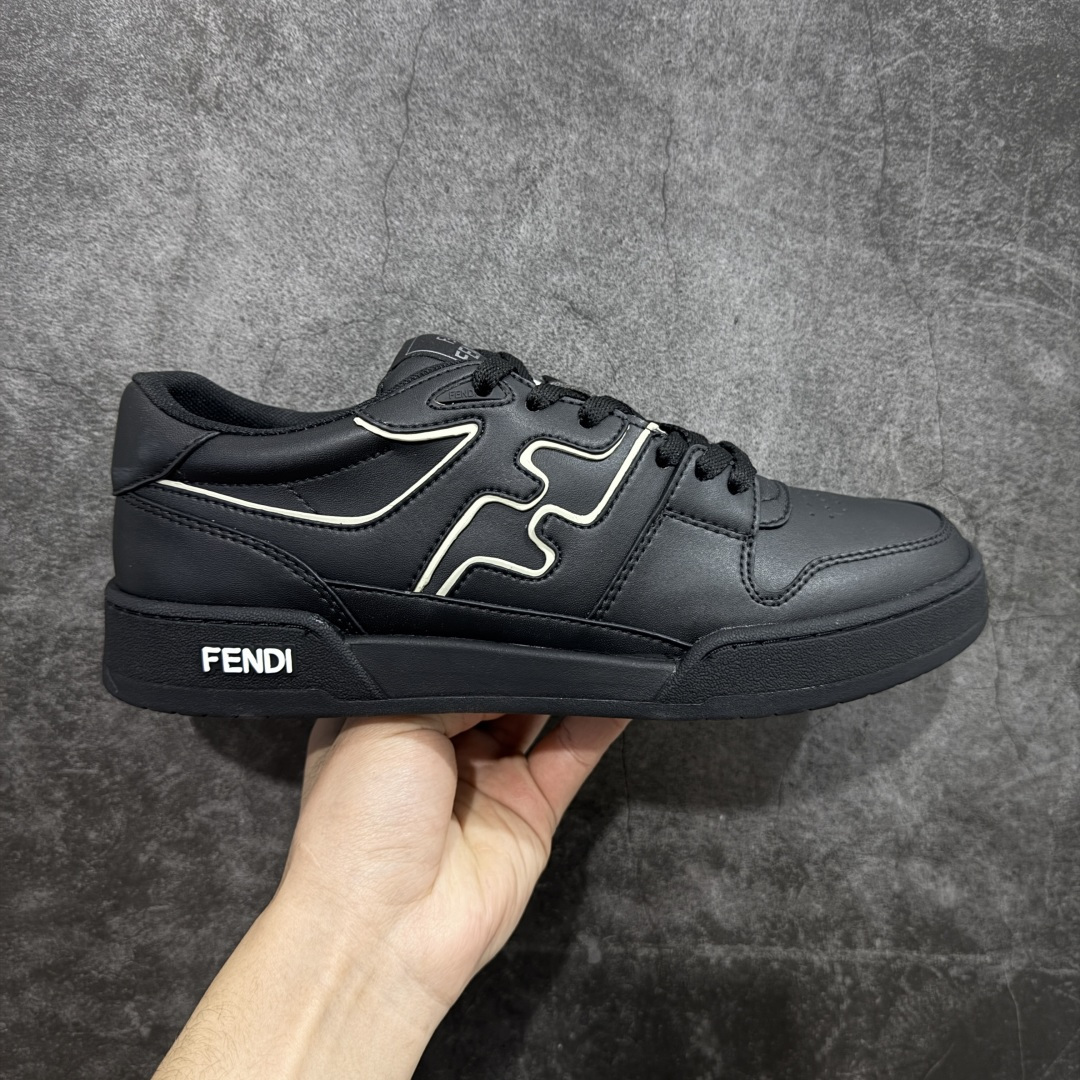 【YS纯原】广奢高端货 FENDI芬迪 Match 绒面皮革 压纹系带 男女同款 黑白红底经典款 ✦ 官方同源渠道 · 原装订单 ✦ 专柜全套包装+原装配件齐全 ✦ 鞋底内置核心防伪芯片 · 可感应 ✦ FENDI Match 最新爆款情侣款板鞋 ✦ 高工艺无缝细空胶技术 ✦ 贴楦误差仅 0.05mm ✦ 固特异内外锁死工艺 ✦ 最大弯折也不开胶 · 环保无异味 ✦ 麂皮+胶片拼接鞋面,质感更高级 ✦ Logo内里使用毛巾绒MX,脚感细腻温柔 尺码:35-45-选品中心