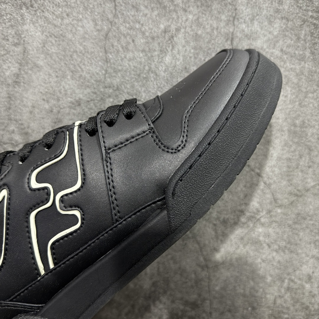 图片[6]-【YS纯原】广奢高端货 FENDI芬迪 Match 绒面皮革 压纹系带 男女同款 黑白红底经典款 ✦ 官方同源渠道 · 原装订单 ✦ 专柜全套包装＋原装配件齐全 ✦ 鞋底内置核心防伪芯片 · 可感应 ✦ FENDI Match 最新爆款情侣款板鞋 ✦ 高工艺无缝细空胶技术 ✦ 贴楦误差仅 0.05mm ✦ 固特异内外锁死工艺 ✦ 最大弯折也不开胶 · 环保无异味 ✦ 麂皮＋胶片拼接鞋面，质感更高级 ✦ Logo内里使用毛巾绒MX，脚感细腻温柔 尺码：35-45-选品中心