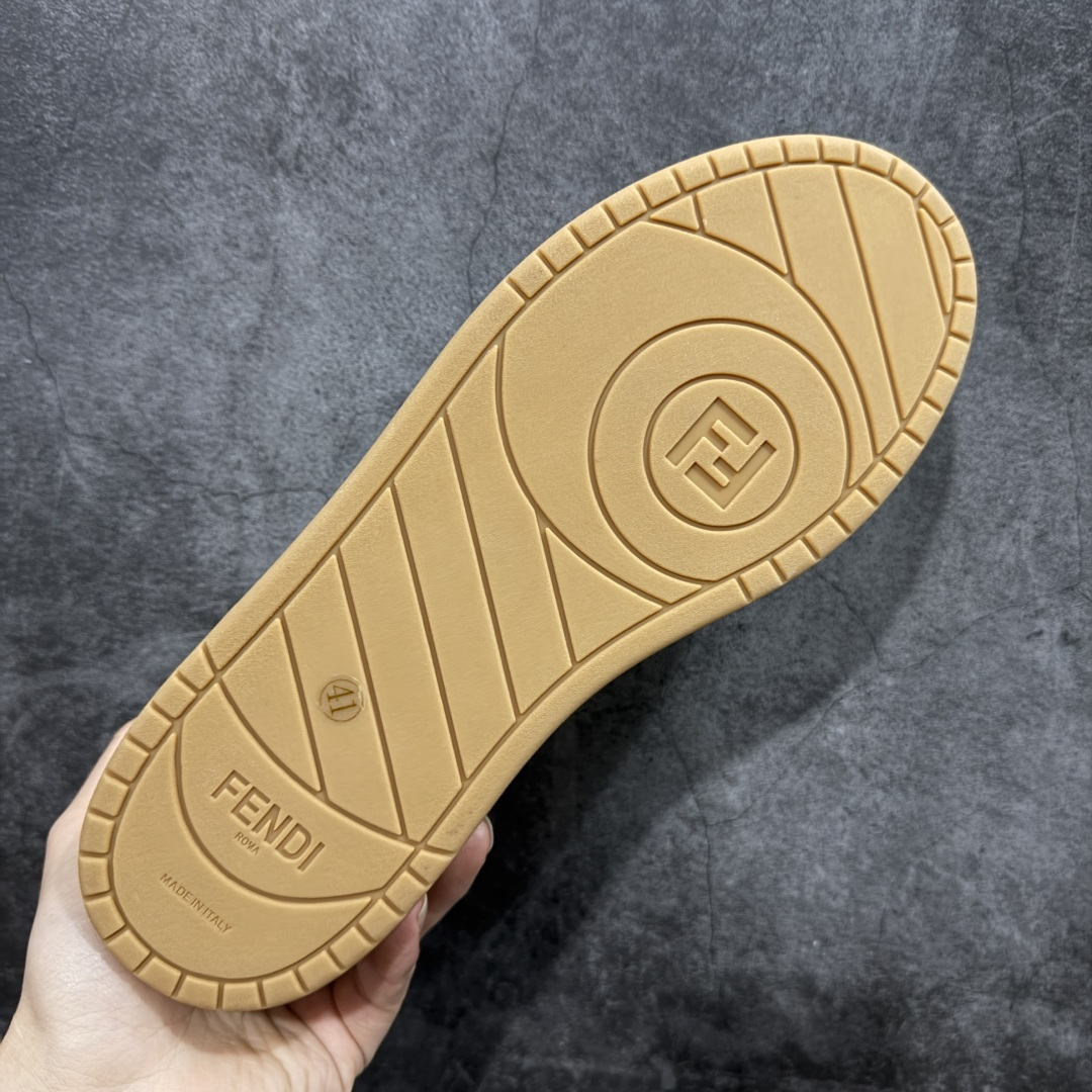 图片[9]-【YS纯原】广奢高端货 FENDI芬迪 Match 绒面皮革 压纹系带 男女同款 黑白红底经典款 ✦ 官方同源渠道 · 原装订单 ✦ 专柜全套包装＋原装配件齐全 ✦ 鞋底内置核心防伪芯片 · 可感应 ✦ FENDI Match 最新爆款情侣款板鞋 ✦ 高工艺无缝细空胶技术 ✦ 贴楦误差仅 0.05mm ✦ 固特异内外锁死工艺 ✦ 最大弯折也不开胶 · 环保无异味 ✦ 麂皮＋胶片拼接鞋面，质感更高级 ✦ Logo内里使用毛巾绒MX，脚感细腻温柔 尺码：35-45-选品中心