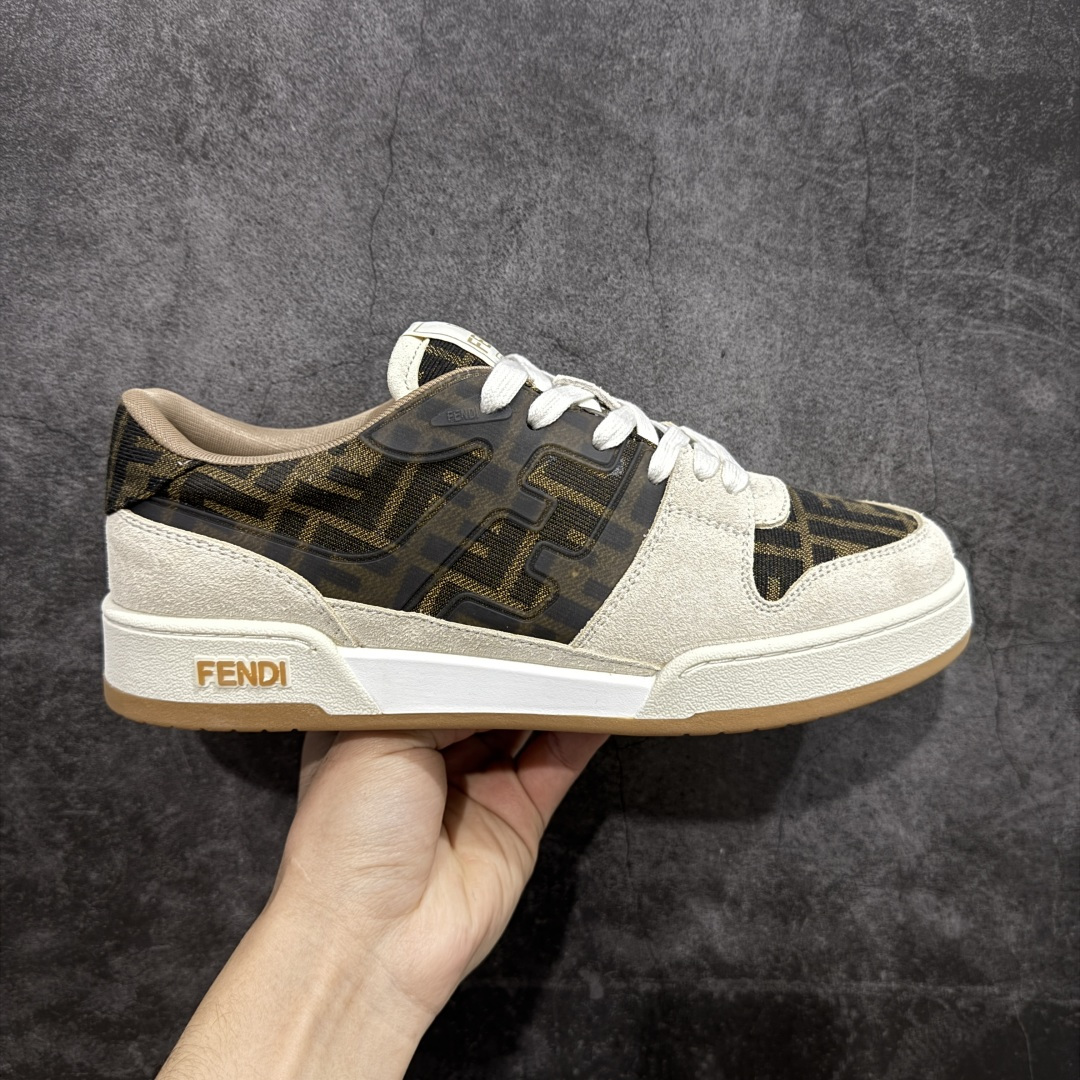 【YS纯原】广奢高端货 FENDI芬迪 Match 绒面皮革 压纹系带 男女同款 黑白红底经典款 ✦ 官方同源渠道 · 原装订单 ✦ 专柜全套包装+原装配件齐全 ✦ 鞋底内置核心防伪芯片 · 可感应 ✦ FENDI Match 最新爆款情侣款板鞋 ✦ 高工艺无缝细空胶技术 ✦ 贴楦误差仅 0.05mm ✦ 固特异内外锁死工艺 ✦ 最大弯折也不开胶 · 环保无异味 ✦ 麂皮+胶片拼接鞋面,质感更高级 ✦ Logo内里使用毛巾绒MX,脚感细腻温柔 尺码:35-45-选品中心