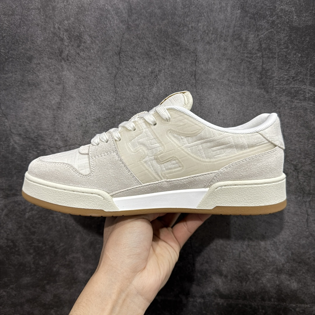 图片[2]-【YS纯原】广奢高端货 FENDI芬迪 Match 绒面皮革 压纹系带 男女同款 黑白红底经典款 ✦ 官方同源渠道 · 原装订单 ✦ 专柜全套包装＋原装配件齐全 ✦ 鞋底内置核心防伪芯片 · 可感应 ✦ FENDI Match 最新爆款情侣款板鞋 ✦ 高工艺无缝细空胶技术 ✦ 贴楦误差仅 0.05mm ✦ 固特异内外锁死工艺 ✦ 最大弯折也不开胶 · 环保无异味 ✦ 麂皮＋胶片拼接鞋面，质感更高级 ✦ Logo内里使用毛巾绒MX，脚感细腻温柔 尺码：35-45-选品中心