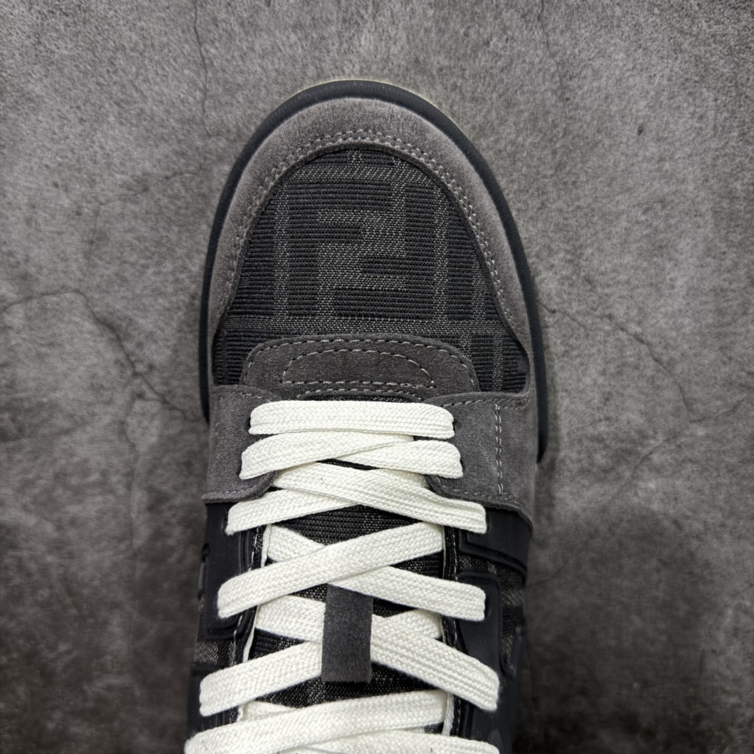 图片[5]-【YS纯原】广奢高端货 FENDI芬迪 Match 绒面皮革 压纹系带 男女同款 黑白红底经典款 ✦ 官方同源渠道 · 原装订单 ✦ 专柜全套包装＋原装配件齐全 ✦ 鞋底内置核心防伪芯片 · 可感应 ✦ FENDI Match 最新爆款情侣款板鞋 ✦ 高工艺无缝细空胶技术 ✦ 贴楦误差仅 0.05mm ✦ 固特异内外锁死工艺 ✦ 最大弯折也不开胶 · 环保无异味 ✦ 麂皮＋胶片拼接鞋面，质感更高级 ✦ Logo内里使用毛巾绒MX，脚感细腻温柔 尺码：35-45-选品中心