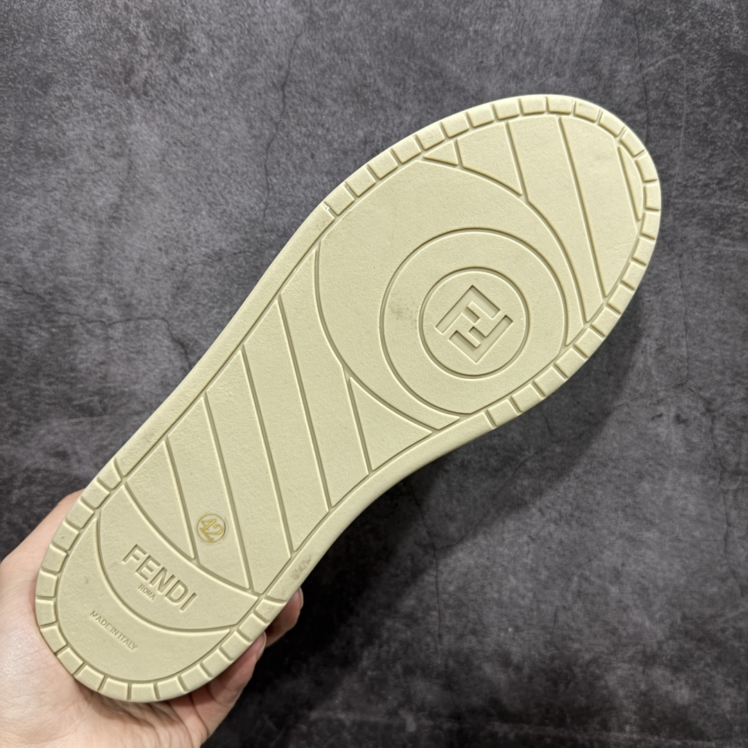 图片[9]-【YS纯原】广奢高端货 FENDI芬迪 Match 绒面皮革 压纹系带 男女同款 黑白红底经典款 ✦ 官方同源渠道 · 原装订单 ✦ 专柜全套包装＋原装配件齐全 ✦ 鞋底内置核心防伪芯片 · 可感应 ✦ FENDI Match 最新爆款情侣款板鞋 ✦ 高工艺无缝细空胶技术 ✦ 贴楦误差仅 0.05mm ✦ 固特异内外锁死工艺 ✦ 最大弯折也不开胶 · 环保无异味 ✦ 麂皮＋胶片拼接鞋面，质感更高级 ✦ Logo内里使用毛巾绒MX，脚感细腻温柔 尺码：35-45-选品中心