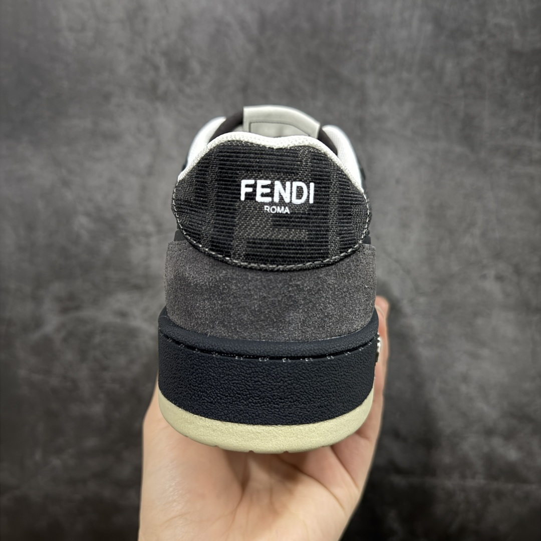 图片[4]-【YS纯原】广奢高端货 FENDI芬迪 Match 绒面皮革 压纹系带 男女同款 黑白红底经典款 ✦ 官方同源渠道 · 原装订单 ✦ 专柜全套包装＋原装配件齐全 ✦ 鞋底内置核心防伪芯片 · 可感应 ✦ FENDI Match 最新爆款情侣款板鞋 ✦ 高工艺无缝细空胶技术 ✦ 贴楦误差仅 0.05mm ✦ 固特异内外锁死工艺 ✦ 最大弯折也不开胶 · 环保无异味 ✦ 麂皮＋胶片拼接鞋面，质感更高级 ✦ Logo内里使用毛巾绒MX，脚感细腻温柔 尺码：35-45-选品中心