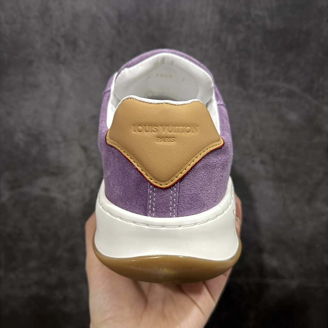 图片[4]-【YS纯原】广奢高端货正确版LOUIS VUITTON Tilted 系列 LV饼干鞋｜2026 早春全新上架 LV 路易威登 Tilted Low Sneakers 倾斜系列低帮复古休闲运动板鞋 男鞋｜广东原产｜市售顶级版本 ✦ 升级原楦型开发纸版，鞋型更立体更正 ✦ Monogram 丹宁布鞋面，质感高级耐看 ✦ 鞋垫嵌入EVA软脚感物料，回弹舒适 ✦ 后跟耐弯折滴塑支撑片，稳定不塌 ✦ 全新开发TPR光泽组合隔色鞋底 ✦ LV组合 TPU 生胶底结构，行走稳、耐磨强 ✦ 原版购入开发 ✦ 厚实抽屉式礼品鞋盒 ✦ 原装包装说明书＋防尘布袋 ✦ 附送官方快递加固牛皮纸外盒 法国巴黎百年奢侈品牌 LOUIS VUITTON 路易威登 尺码：40 41 42 43 44 45-选品中心