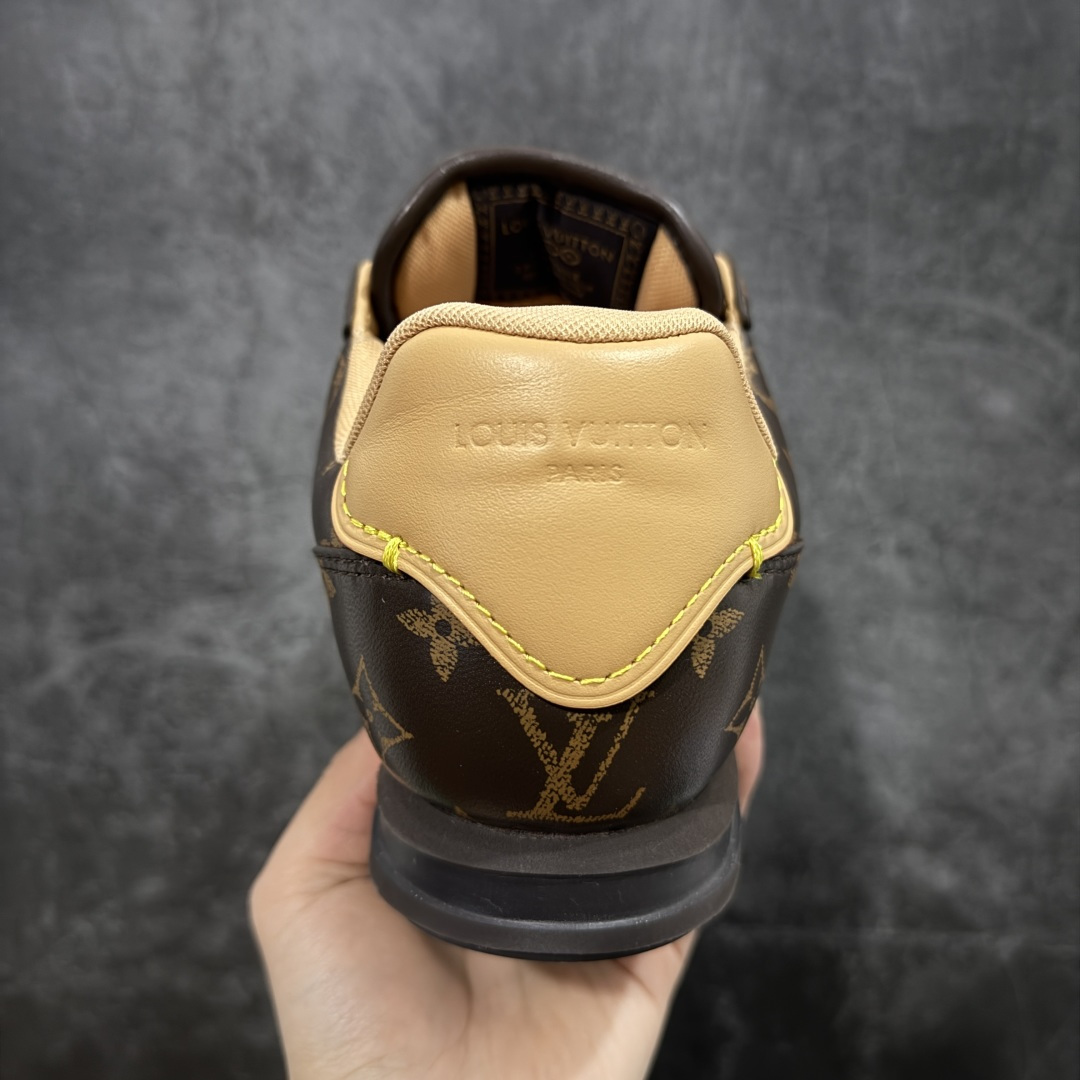 图片[4]-【纯原S版】莞产顶级LOUIS VUITTON × NIGO 联名款 Buttersoft FW25 牛皮革压纹 系带圆头 低帮系带圆头运动鞋 LV × Nigo 联名 FW25 最新 Buttersoft 系列 菲董操刀设计，阿甘鞋轮廓融合面包鞋风格 鞋型饱满但比例克制，上脚呈现慵懒高级感 厚鞋舌＋宽鞋带结构 鞋面采用头层牛皮＋羊皮革压纹 皮质细腻，纹理自然，耐看耐穿 鞋底为原版开模防滑 TPU 大底 全系列暴力拆借 原版开发 结构、比例与用料统一度高 尺码：36 37 38 39 40 41 42 43 44 45-选品中心