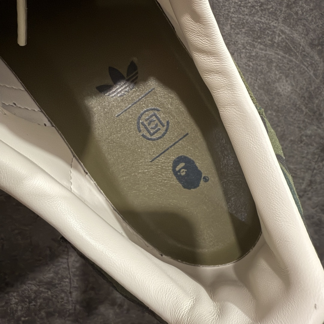 图片[9]-【PK纯原】BAPE x CLOT x Superstar by EDISON CHEN 猿人头 凝结集团 陈冠希三方联名贝壳头KJ1473 以通体白色皮革材质和棕绿色鞋底线条打造，鞋面依旧是不对称鸳鸯的设计。鞋侧分别饰有BAPE STA Logo和阿迪达斯三条纹，搭配经典的Bape绿色迷彩图案和Clot中国风丝绸元素的压印标识呈现。鞋舌和鞋垫上上则分别点缀有CLOT x BAPE x 阿迪三方联名的标志，鞋带上也搭配金色CLOT和BAPE鞋带扣，后跟位置同样分别饰有BAPE和CLOT的品牌Logo，彰显特殊身份。 尺码：36 36.5 37.5 38 38.5 39 40 40.5 41 42 42.5 43 44 44.5 45 46-选品中心