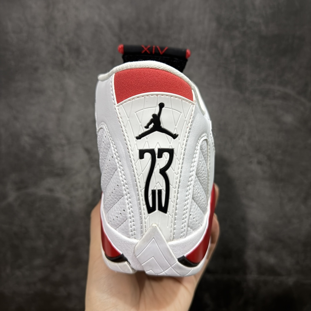 图片[4]-【莞产纯原】Air Jordan 14 Retro AJ14乔14 文化篮球鞋 487471-100 外贸大厂出品 该新款造型灵感来自乔丹的爱车法拉利550M，鞋身线条犹如跑车般流畅，全粒面皮革鞋面提供了稳定包裹与支撑，并将法拉利标志性的通风口移植到鞋面中，增加了鞋子的透气性。鞋身LOGO采用了与法拉利相同的盾牌设计，沿用汽车轮胎的人字花纹，使抓地力有了显著提升 尺码：40 40.5 41 42 42.5 43 44 44.5 45 46 47.5-选品中心