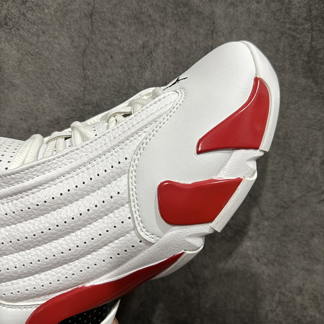 图片[6]-【莞产纯原】Air Jordan 14 Retro AJ14乔14 文化篮球鞋 487471-100 外贸大厂出品 该新款造型灵感来自乔丹的爱车法拉利550M，鞋身线条犹如跑车般流畅，全粒面皮革鞋面提供了稳定包裹与支撑，并将法拉利标志性的通风口移植到鞋面中，增加了鞋子的透气性。鞋身LOGO采用了与法拉利相同的盾牌设计，沿用汽车轮胎的人字花纹，使抓地力有了显著提升 尺码：40 40.5 41 42 42.5 43 44 44.5 45 46 47.5-选品中心