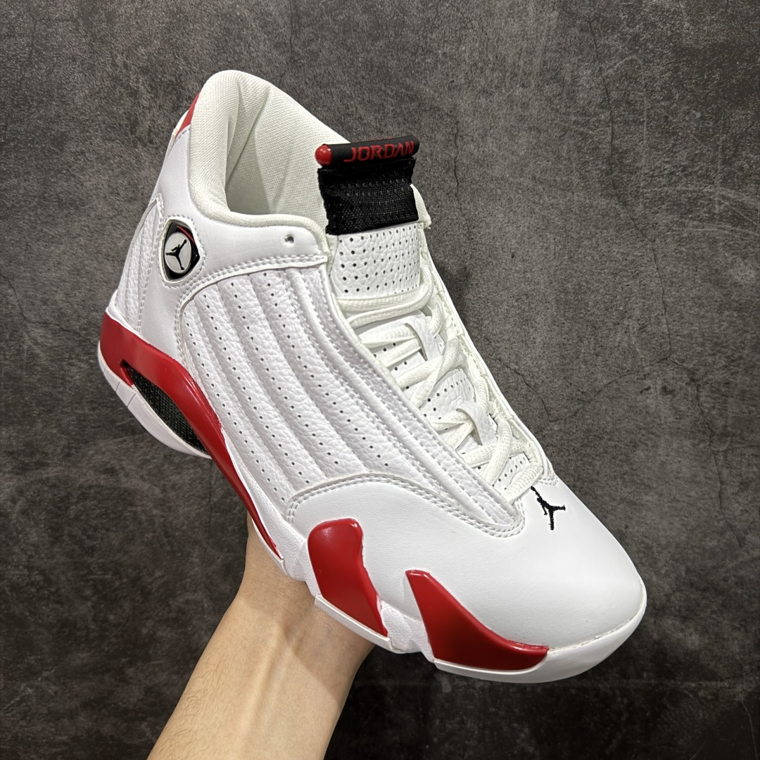 图片[3]-【莞产纯原】Air Jordan 14 Retro AJ14乔14 文化篮球鞋 487471-100 外贸大厂出品 该新款造型灵感来自乔丹的爱车法拉利550M，鞋身线条犹如跑车般流畅，全粒面皮革鞋面提供了稳定包裹与支撑，并将法拉利标志性的通风口移植到鞋面中，增加了鞋子的透气性。鞋身LOGO采用了与法拉利相同的盾牌设计，沿用汽车轮胎的人字花纹，使抓地力有了显著提升 尺码：40 40.5 41 42 42.5 43 44 44.5 45 46 47.5-选品中心