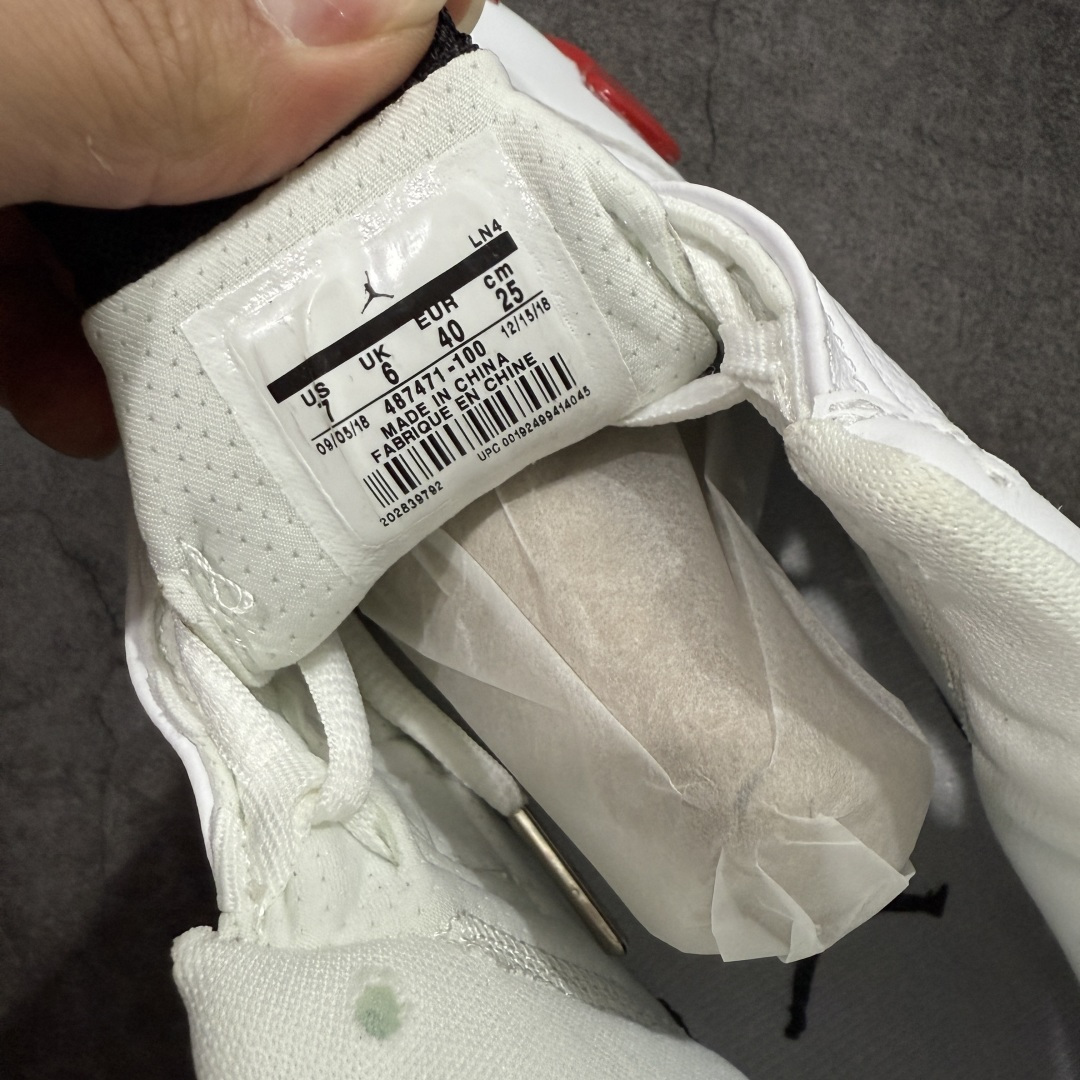 图片[8]-【莞产纯原】Air Jordan 14 Retro AJ14乔14 文化篮球鞋 487471-100 外贸大厂出品 该新款造型灵感来自乔丹的爱车法拉利550M，鞋身线条犹如跑车般流畅，全粒面皮革鞋面提供了稳定包裹与支撑，并将法拉利标志性的通风口移植到鞋面中，增加了鞋子的透气性。鞋身LOGO采用了与法拉利相同的盾牌设计，沿用汽车轮胎的人字花纹，使抓地力有了显著提升 尺码：40 40.5 41 42 42.5 43 44 44.5 45 46 47.5-选品中心