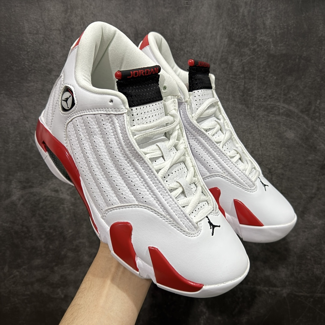 【莞产纯原】Air Jordan 14 Retro AJ14乔14 文化篮球鞋 487471-100 外贸大厂出品 该新款造型灵感来自乔丹的爱车法拉利550M，鞋身线条犹如跑车般流畅，全粒面皮革鞋面提供了稳定包裹与支撑，并将法拉利标志性的通风口移植到鞋面中，增加了鞋子的透气性。鞋身LOGO采用了与法拉利相同的盾牌设计，沿用汽车轮胎的人字花纹，使抓地力有了显著提升 尺码：40 40.5 41 42 42.5 43 44 44.5 45 46 47.5-选品中心