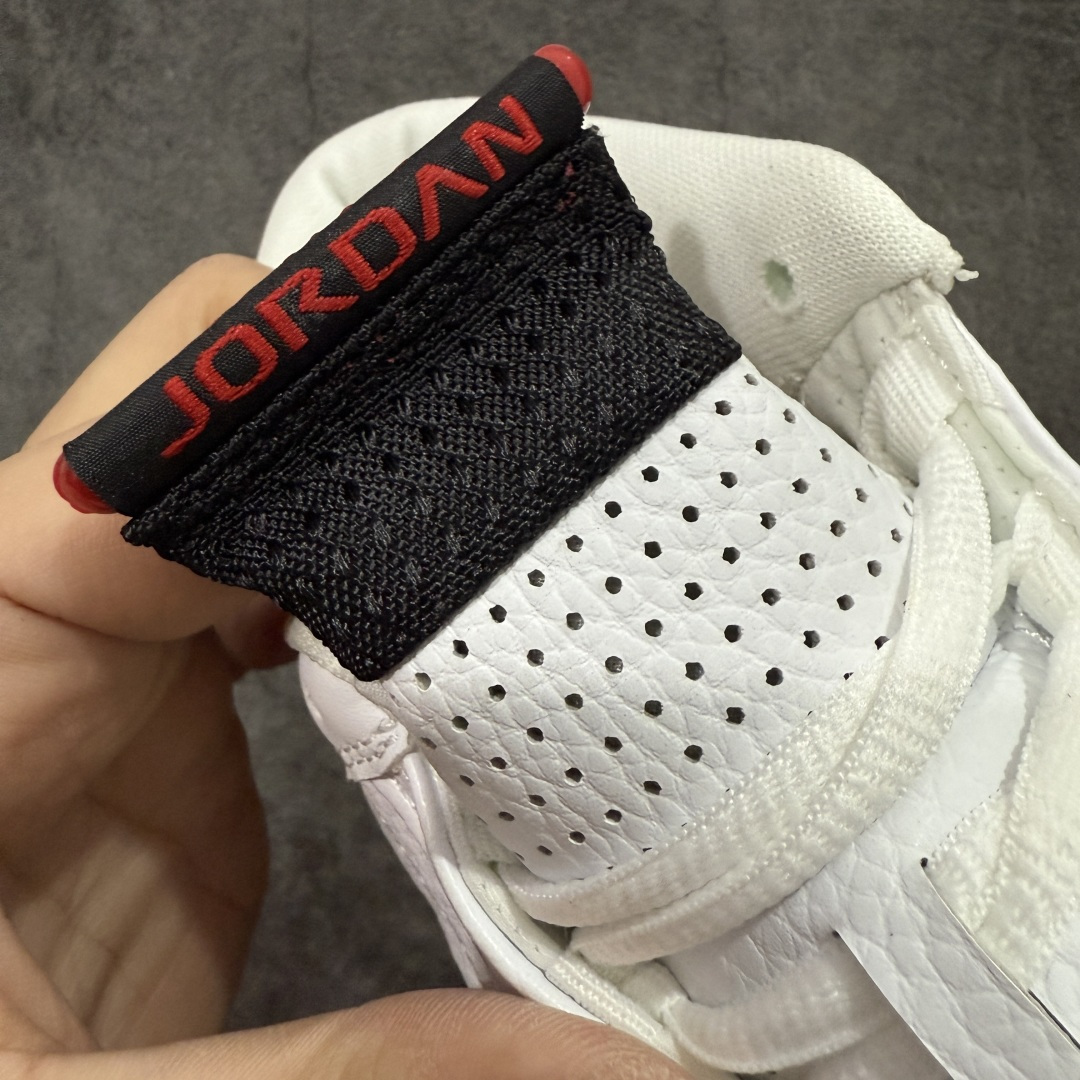 图片[7]-【莞产纯原】Air Jordan 14 Retro AJ14乔14 文化篮球鞋 487471-100 外贸大厂出品 该新款造型灵感来自乔丹的爱车法拉利550M，鞋身线条犹如跑车般流畅，全粒面皮革鞋面提供了稳定包裹与支撑，并将法拉利标志性的通风口移植到鞋面中，增加了鞋子的透气性。鞋身LOGO采用了与法拉利相同的盾牌设计，沿用汽车轮胎的人字花纹，使抓地力有了显著提升 尺码：40 40.5 41 42 42.5 43 44 44.5 45 46 47.5-选品中心