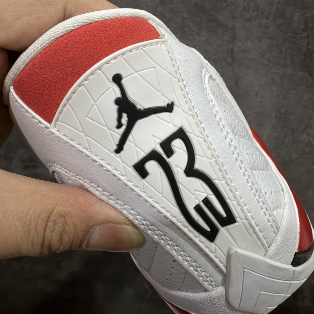 图片[2]-【莞产纯原】Air Jordan 14 Retro AJ14乔14 文化篮球鞋 487471-100 外贸大厂出品 该新款造型灵感来自乔丹的爱车法拉利550M，鞋身线条犹如跑车般流畅，全粒面皮革鞋面提供了稳定包裹与支撑，并将法拉利标志性的通风口移植到鞋面中，增加了鞋子的透气性。鞋身LOGO采用了与法拉利相同的盾牌设计，沿用汽车轮胎的人字花纹，使抓地力有了显著提升 尺码：40 40.5 41 42 42.5 43 44 44.5 45 46 47.5-选品中心