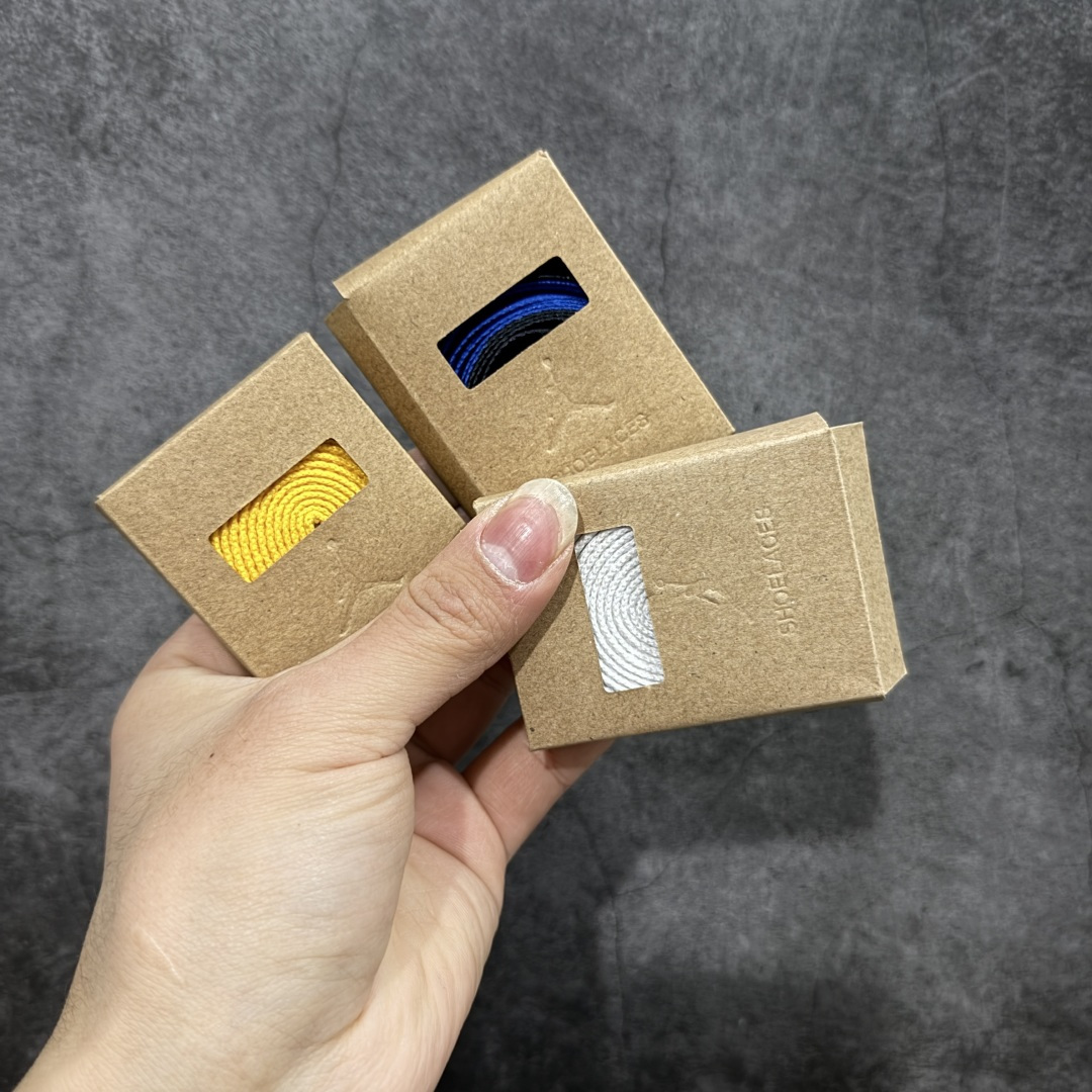 图片[12]-【RN版本】Union LA x Fragment Design x Air Jordan AJ1 Retro High NRG 藤原浩三方联名四色拼接灰 闪电白黑 II7282-100 圈内最强系列 高端零售特供批次 产品品控稳定性领先行业 各方面均可对飙L版 良心定价不杀猪 SZ原厂全套原楦原纸板冲刀磨具开发 原厂皮料加持 原厂港宝加持定型后跟R度完美 同源原厂电绣 飞翼针数密度立体效果一致 百分百一致原鞋 原厂拉帮工艺 针距密度一致 后跟弧度收口自然不对折 极致一眼正品既视感 进口玻璃冲刀皮料裁剪零毛边 全鞋电脑针车工艺 品控清洁度最高QC检验标准 免检产品 原厂订购鞋盒、鞋标、防尘纸、鞋撑、鞋带 追求极致的原厂味道 尺码： 40 40.5 41 42 42.5 43 44 44.5 45 46 47.5-选品中心