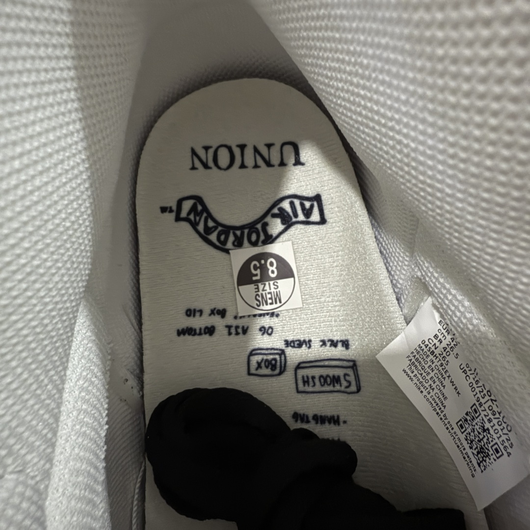 图片[10]-【RN版本】Union LA x Fragment Design x Air Jordan AJ1 Retro High NRG 藤原浩三方联名四色拼接灰 闪电白黑 II7282-100 圈内最强系列 高端零售特供批次 产品品控稳定性领先行业 各方面均可对飙L版 良心定价不杀猪 SZ原厂全套原楦原纸板冲刀磨具开发 原厂皮料加持 原厂港宝加持定型后跟R度完美 同源原厂电绣 飞翼针数密度立体效果一致 百分百一致原鞋 原厂拉帮工艺 针距密度一致 后跟弧度收口自然不对折 极致一眼正品既视感 进口玻璃冲刀皮料裁剪零毛边 全鞋电脑针车工艺 品控清洁度最高QC检验标准 免检产品 原厂订购鞋盒、鞋标、防尘纸、鞋撑、鞋带 追求极致的原厂味道 尺码： 40 40.5 41 42 42.5 43 44 44.5 45 46 47.5-选品中心