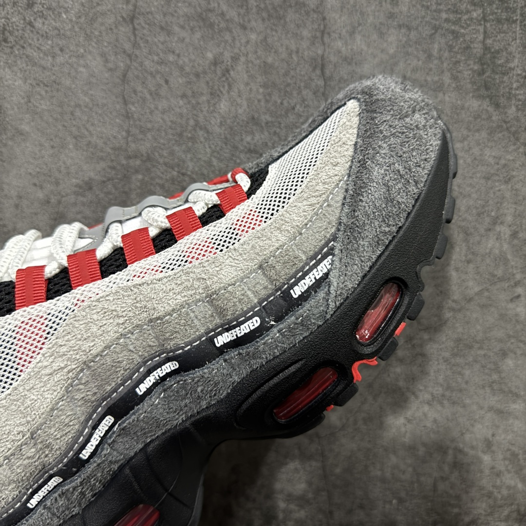 图片[6]-【SF外贸版】UNDEFEATED x NK Air Max 95 SP 纽约限定 联名灰红 IB4523-003 耗时半年开发 重金购买全套印尼原厂纸板楦头开发 2025官方主推系列 致敬诞生30周年的传奇鞋型 Air Max 95 系列再度重磅复刻归来 以全新配色续写光辉历史 更以现代手法重塑经典 将复古风格与前沿科技完美融合 一比一鞋头弧度高度鞋身弧度 东莞原厂模具大底 一码一模 原厂高韧性Tpu 独家供应35.5 45.5 48.5 49.5 50.5 原厂特供同批次皮料与Zp零色差 原厂特供内外标均可过绿X扫描认证 独家原装Big Bubble气垫 气垫体积更大 提供更强的缓震性能和回弹性 进口玻璃冲刀皮料裁剪零毛边 电脑针车工艺 鞋面不留荧光细节 平台可冲 超高鞋面清洁度 最高QC检验标准 控制溢胶瑕疵 每一双都是工艺品 尺码：35.5 36 36.5 37.5 38 38.5 39 40 40.5 41 42 42.5 43 44 44.5 45 45.5 46 47.5 48.5-选品中心