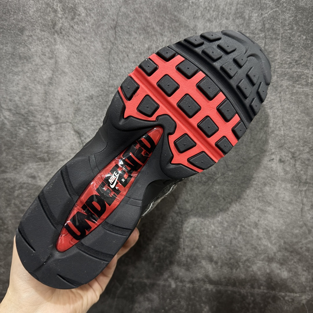 图片[9]-【SF外贸版】UNDEFEATED x NK Air Max 95 SP 纽约限定 联名灰红 IB4523-003 耗时半年开发 重金购买全套印尼原厂纸板楦头开发 2025官方主推系列 致敬诞生30周年的传奇鞋型 Air Max 95 系列再度重磅复刻归来 以全新配色续写光辉历史 更以现代手法重塑经典 将复古风格与前沿科技完美融合 一比一鞋头弧度高度鞋身弧度 东莞原厂模具大底 一码一模 原厂高韧性Tpu 独家供应35.5 45.5 48.5 49.5 50.5 原厂特供同批次皮料与Zp零色差 原厂特供内外标均可过绿X扫描认证 独家原装Big Bubble气垫 气垫体积更大 提供更强的缓震性能和回弹性 进口玻璃冲刀皮料裁剪零毛边 电脑针车工艺 鞋面不留荧光细节 平台可冲 超高鞋面清洁度 最高QC检验标准 控制溢胶瑕疵 每一双都是工艺品 尺码：35.5 36 36.5 37.5 38 38.5 39 40 40.5 41 42 42.5 43 44 44.5 45 45.5 46 47.5 48.5-选品中心
