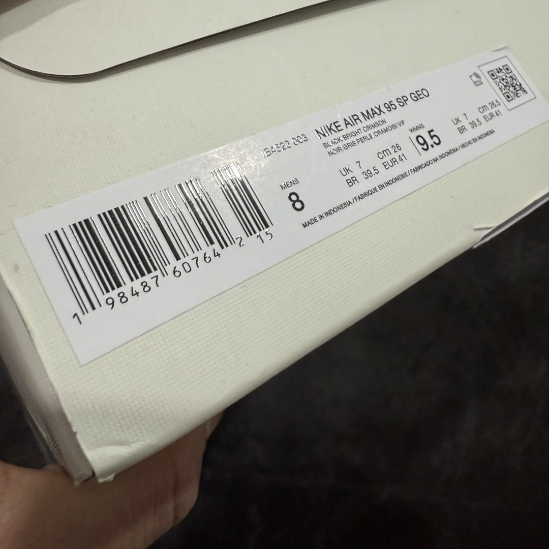 图片[11]-【SF外贸版】UNDEFEATED x NK Air Max 95 SP 纽约限定 联名灰红 IB4523-003 耗时半年开发 重金购买全套印尼原厂纸板楦头开发 2025官方主推系列 致敬诞生30周年的传奇鞋型 Air Max 95 系列再度重磅复刻归来 以全新配色续写光辉历史 更以现代手法重塑经典 将复古风格与前沿科技完美融合 一比一鞋头弧度高度鞋身弧度 东莞原厂模具大底 一码一模 原厂高韧性Tpu 独家供应35.5 45.5 48.5 49.5 50.5 原厂特供同批次皮料与Zp零色差 原厂特供内外标均可过绿X扫描认证 独家原装Big Bubble气垫 气垫体积更大 提供更强的缓震性能和回弹性 进口玻璃冲刀皮料裁剪零毛边 电脑针车工艺 鞋面不留荧光细节 平台可冲 超高鞋面清洁度 最高QC检验标准 控制溢胶瑕疵 每一双都是工艺品 尺码：35.5 36 36.5 37.5 38 38.5 39 40 40.5 41 42 42.5 43 44 44.5 45 45.5 46 47.5 48.5-选品中心