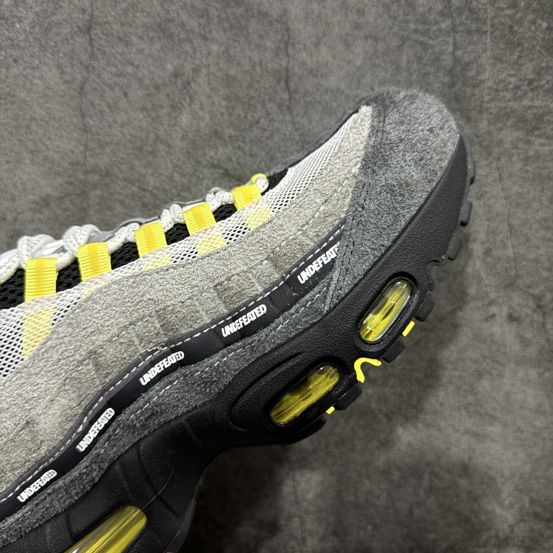 图片[6]-【SF外贸版】UNDEFEATED x NK Air Max 95 SP 纽约限定 联名灰绿 IB4523-004 耗时半年开发 重金购买全套印尼原厂纸板楦头开发 2025官方主推系列 致敬诞生30周年的传奇鞋型 Air Max 95 系列再度重磅复刻归来 以全新配色续写光辉历史 更以现代手法重塑经典 将复古风格与前沿科技完美融合 一比一鞋头弧度高度鞋身弧度 东莞原厂模具大底 一码一模 原厂高韧性Tpu 独家供应35.5 45.5 48.5 49.5 50.5 原厂特供同批次皮料与Zp零色差 原厂特供内外标均可过绿X扫描认证 独家原装Big Bubble气垫 气垫体积更大 提供更强的缓震性能和回弹性 进口玻璃冲刀皮料裁剪零毛边 电脑针车工艺 鞋面不留荧光细节 平台可冲 超高鞋面清洁度 最高QC检验标准 控制溢胶瑕疵 每一双都是工艺品 尺码：35.5 36 36.5 37.5 38 38.5 39 40 40.5 41 42 42.5 43 44 44.5 45 45.5 46 47.5 48.5-选品中心