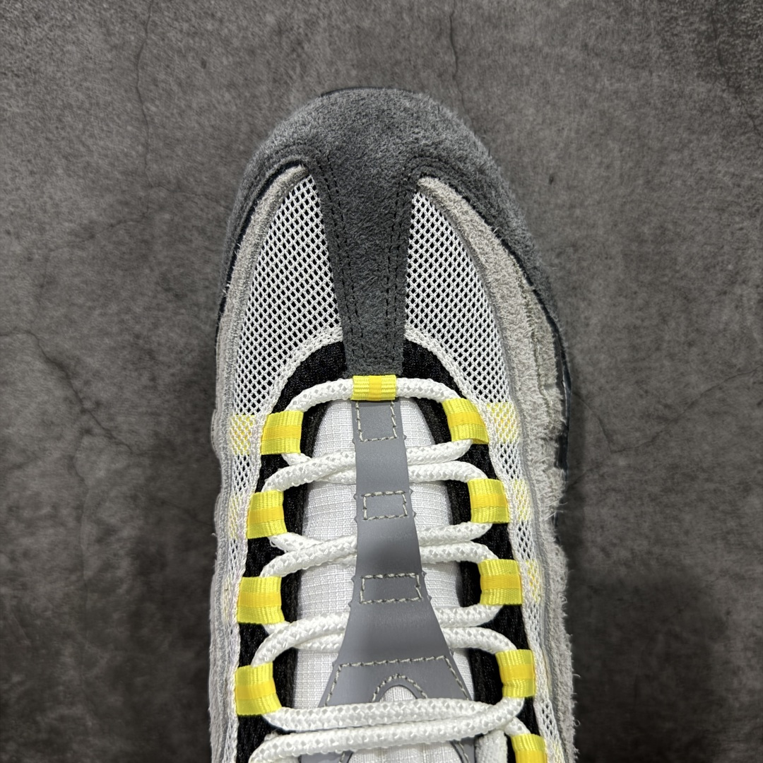 图片[5]-【SF外贸版】UNDEFEATED x NK Air Max 95 SP 纽约限定 联名灰绿 IB4523-004 耗时半年开发 重金购买全套印尼原厂纸板楦头开发 2025官方主推系列 致敬诞生30周年的传奇鞋型 Air Max 95 系列再度重磅复刻归来 以全新配色续写光辉历史 更以现代手法重塑经典 将复古风格与前沿科技完美融合 一比一鞋头弧度高度鞋身弧度 东莞原厂模具大底 一码一模 原厂高韧性Tpu 独家供应35.5 45.5 48.5 49.5 50.5 原厂特供同批次皮料与Zp零色差 原厂特供内外标均可过绿X扫描认证 独家原装Big Bubble气垫 气垫体积更大 提供更强的缓震性能和回弹性 进口玻璃冲刀皮料裁剪零毛边 电脑针车工艺 鞋面不留荧光细节 平台可冲 超高鞋面清洁度 最高QC检验标准 控制溢胶瑕疵 每一双都是工艺品 尺码：35.5 36 36.5 37.5 38 38.5 39 40 40.5 41 42 42.5 43 44 44.5 45 45.5 46 47.5 48.5-选品中心