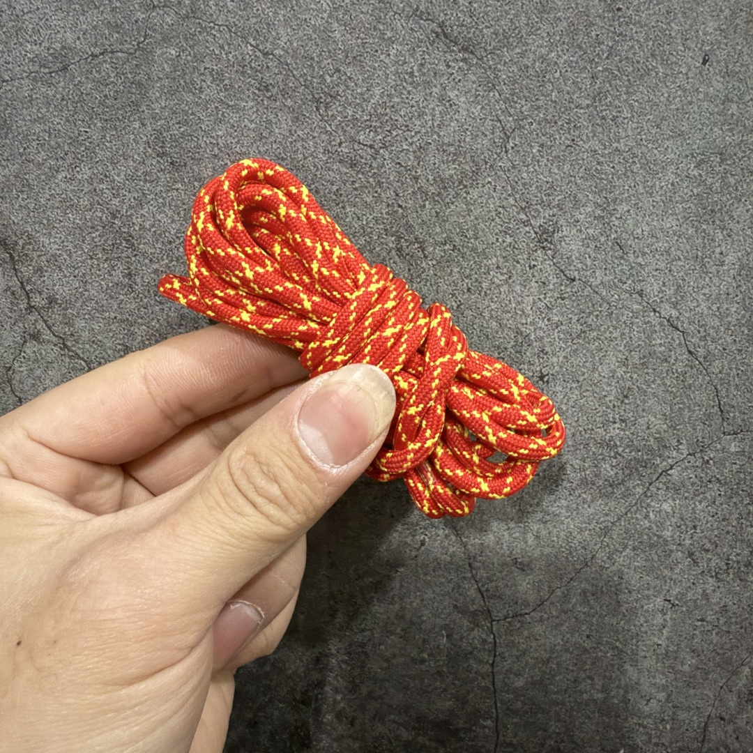 图片[9]-【SF外贸版】UNDEFEATED x NK Air Max 95 SP 纽约限定 联名灰绿 IB4523-004 耗时半年开发 重金购买全套印尼原厂纸板楦头开发 2025官方主推系列 致敬诞生30周年的传奇鞋型 Air Max 95 系列再度重磅复刻归来 以全新配色续写光辉历史 更以现代手法重塑经典 将复古风格与前沿科技完美融合 一比一鞋头弧度高度鞋身弧度 东莞原厂模具大底 一码一模 原厂高韧性Tpu 独家供应35.5 45.5 48.5 49.5 50.5 原厂特供同批次皮料与Zp零色差 原厂特供内外标均可过绿X扫描认证 独家原装Big Bubble气垫 气垫体积更大 提供更强的缓震性能和回弹性 进口玻璃冲刀皮料裁剪零毛边 电脑针车工艺 鞋面不留荧光细节 平台可冲 超高鞋面清洁度 最高QC检验标准 控制溢胶瑕疵 每一双都是工艺品 尺码：35.5 36 36.5 37.5 38 38.5 39 40 40.5 41 42 42.5 43 44 44.5 45 45.5 46 47.5 48.5-选品中心