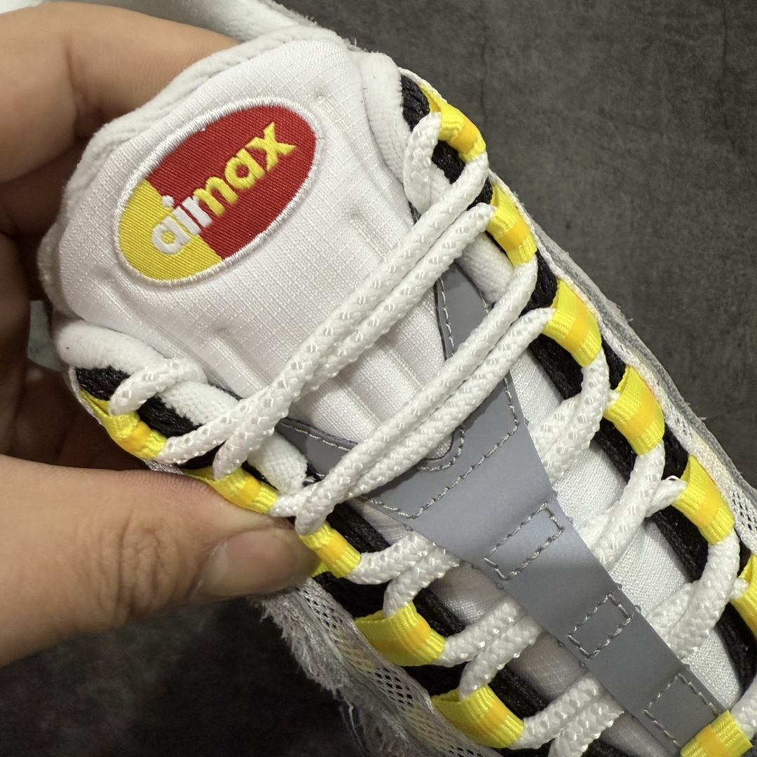 图片[6]-【SF外贸版】UNDEFEATED x NK Air Max 95 SP 纽约限定 联名灰绿 IB4523-004 耗时半年开发 重金购买全套印尼原厂纸板楦头开发 2025官方主推系列 致敬诞生30周年的传奇鞋型 Air Max 95 系列再度重磅复刻归来 以全新配色续写光辉历史 更以现代手法重塑经典 将复古风格与前沿科技完美融合 一比一鞋头弧度高度鞋身弧度 东莞原厂模具大底 一码一模 原厂高韧性Tpu 独家供应35.5 45.5 48.5 49.5 50.5 原厂特供同批次皮料与Zp零色差 原厂特供内外标均可过绿X扫描认证 独家原装Big Bubble气垫 气垫体积更大 提供更强的缓震性能和回弹性 进口玻璃冲刀皮料裁剪零毛边 电脑针车工艺 鞋面不留荧光细节 平台可冲 超高鞋面清洁度 最高QC检验标准 控制溢胶瑕疵 每一双都是工艺品 尺码：35.5 36 36.5 37.5 38 38.5 39 40 40.5 41 42 42.5 43 44 44.5 45 45.5 46 47.5 48.5-选品中心