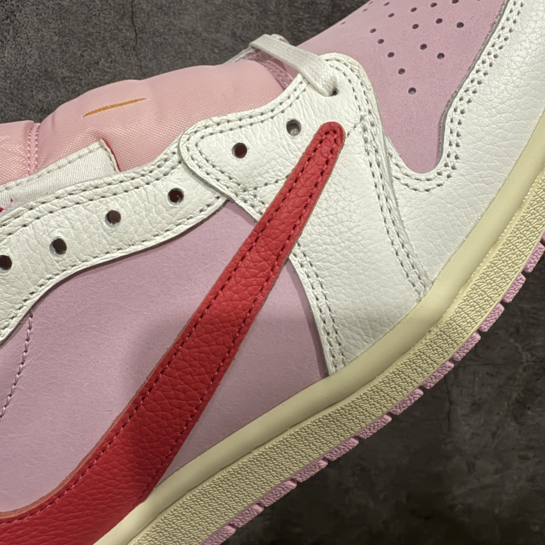 图片[4]-【LW升级版本】Travis Scott x Air Jordan AJ1 Low OG SP TS联名倒钩低帮 米粉倒钩 IQ7604-101 知名大厂出品 纯原第一梯队版本 产品品控稳定性领先行业 各方面均可对飙市面通货版 SZ原厂全套原楦原纸板冲刀磨具开发 原厂皮料加持 原厂港宝加持定型后跟R度完美 同源原厂电绣 鬼脸飞翼针数密度立体效果一致 百分百一致原鞋 原厂拉帮工艺 针距密度一致 后跟弧度收口自然不对折 极致一眼正品既视感 进口玻璃冲刀皮料裁剪零毛边 全鞋电脑针车工艺 品控清洁度最高QC检验标准 免检产品 原厂订购鞋盒、鞋标、防尘纸、鞋撑、鞋带 追求极致的原厂味道！ 尺码：36-49.5-选品中心