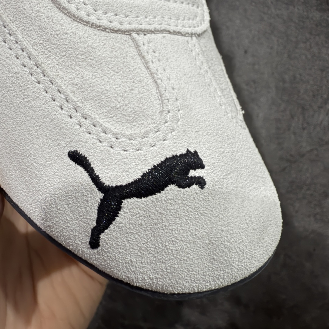 图片[5]-【XA纯原版】巴黎世家联名款Balenciaga The Open Product x Puma Speedcat 极速赛车系列彪马低帮生活休闲鞋 最高纯原版出货 1：1原材料 还原度顶级 原装档案原数据纸版楦型 原厂固色翻毛皮鞋面材质 二次成型\’猛帮\’成型工艺 正确做旧鞋面 全球知名运动品牌PUMA宝马赛车系列，融合了宝马车队的标志性配色，以趣味十足又前卫复古的设计引领潮流，将赛道精神融入街头时尚，开启前卫竞速之旅。自1978年巴伐利亚车队走上世界舞台，宝马赛车就在全球汽车制造和赛车运动领域留下了浓墨重彩的一笔。全新的两款BMW MMS Roma与BMW MMS Speedboat鞋款，均从宝马车型中汲取灵感。以黑或白为底色，融入经典配色，主打前卫复古风。Roma鞋款的鞋侧以复古的流线造型，缀以宝马经典Logo，巧妙吸睛；而Speedcat鞋款以亮眼三色条纹元素缀以舒适鞋面，赋予了独特的个性美学，演绎赛车的无尽能量 货号 406519-01 尺码 35 36 37 38 39 40 41 42 43 44 45 46 47-选品中心