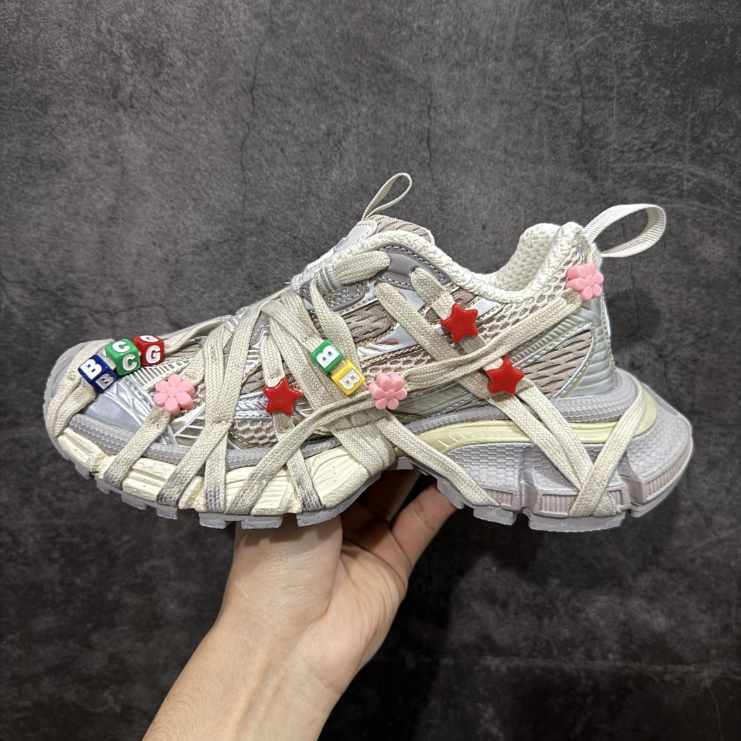 图片[2]-【纯原VG版】Balenciaga 3XL Extreme Laces 官方同步 巴黎世家 十代潮流跑鞋 W3XBD9188 珠子鞋低帮复古阔型底姥爹风潮流百搭休闲慢跑鞋 男女鞋配件防尘袋及附送鞋带 全部采用原档案原楦数据开发 1：1比例克重(原鞋一致轻度做旧效果!!) 原装EVA环保去臭环型鞋垫 全新开发5层私模,搭载轻量发泡EVA缓震中底,组合防滑橡胶大底  尺码：35 36 37 38 39 40 41 42 43 44 45 46-选品中心
