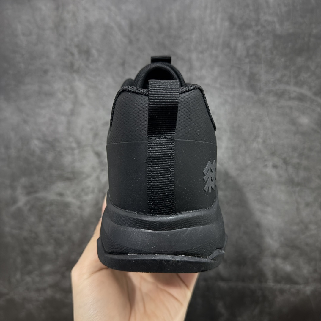 图片[4]-【莞产版本】可隆KOLON SPORT Skyler 2 舒适柔软 防水支撑轻便回弹 低帮 徒步鞋 黑色 脚感软到像踩云朵☁️—鞋面柔软贴合脚型，走石子路也不硌脚；防滑V黄金大底纹路深似锯齿，泥地、陡坡都稳稳拿捏，下雨天也不怕打滑。黑色耐脏又百搭，日常穿去上班是低调质感，进山徒步是可靠装备，从城市到山野，一双鞋承包所有 “出走计划” 尺码：39-45-选品中心